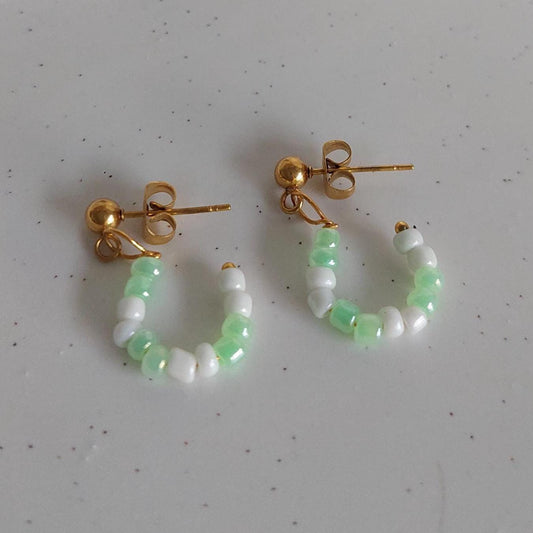 Halbcreolen Ohrringe mit Perlen | Edelstahl vergoldet | Handmade | Stainlessteel Kleine Stecker | Farbwahl möglich | Boho Schmuck | für sie