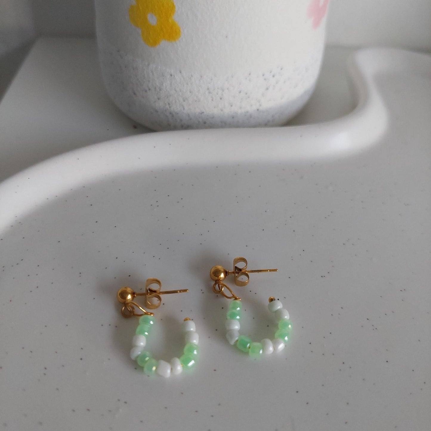 Halbcreolen Ohrringe mit Perlen | Edelstahl vergoldet | Handmade | Stainlessteel Kleine Stecker | Farbwahl möglich | Boho Schmuck | für sie