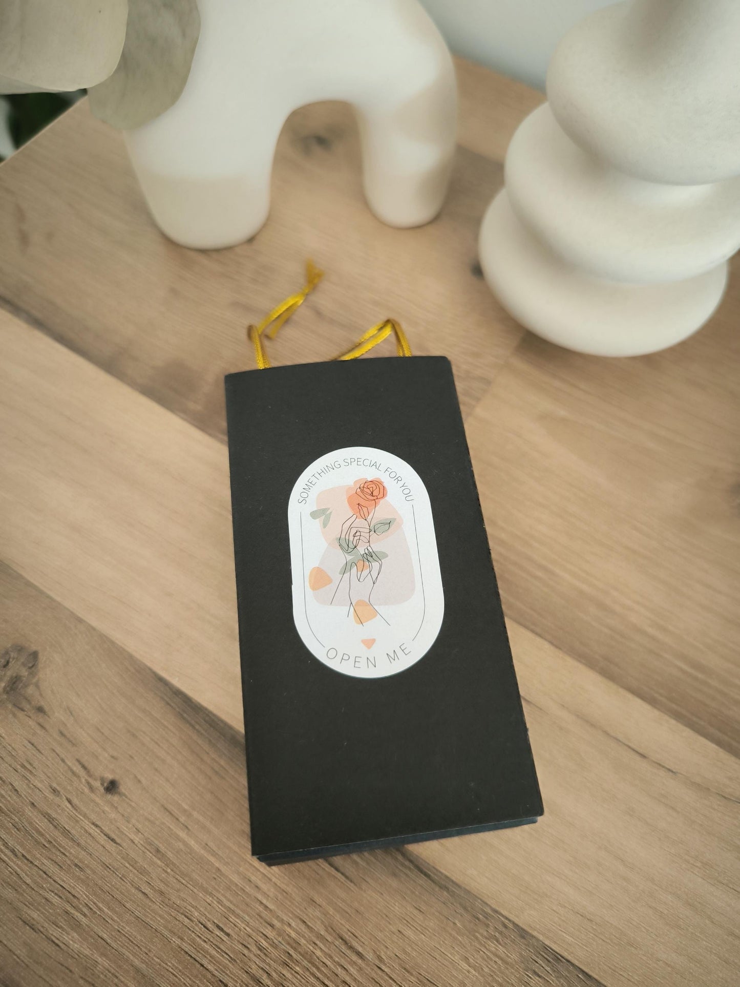 Geschenkverpackung Schmuckbox schwarz mit Organza-Säckchen & Papierfolie – edle Schmuckverpackung für Armbänder, Ketten, Ohrringe, Edelstein