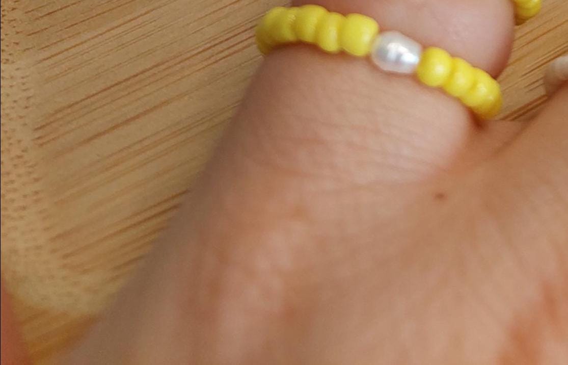 Handgemachtes Schmuck Set Gelb – Beaded Halskette, Creolen & Ring mit Perlen – Sommer Schmuck, Geschenk für Frauen - Boho - Modern