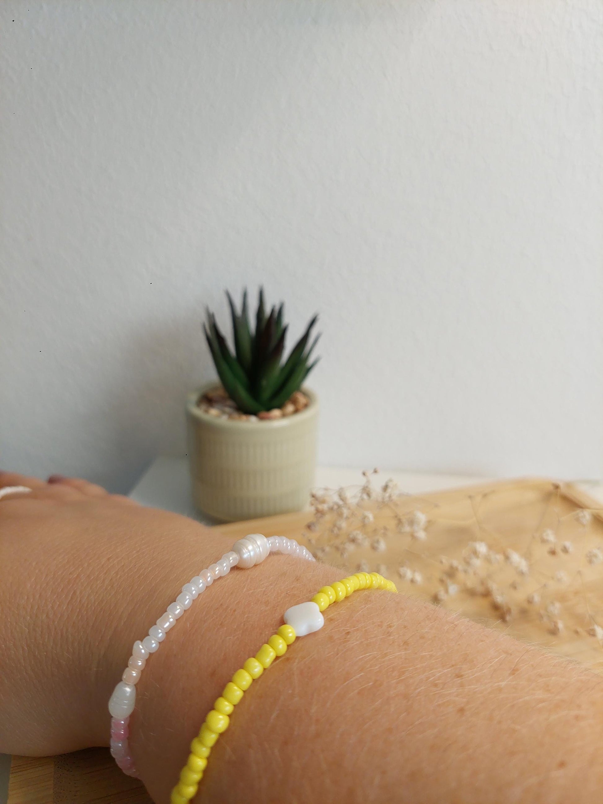 Handgemachtes Schmuck Set Gelb – Beaded Halskette, Creolen & Ring mit Perlen – Sommer Schmuck, Geschenk für Frauen - Boho - Modern