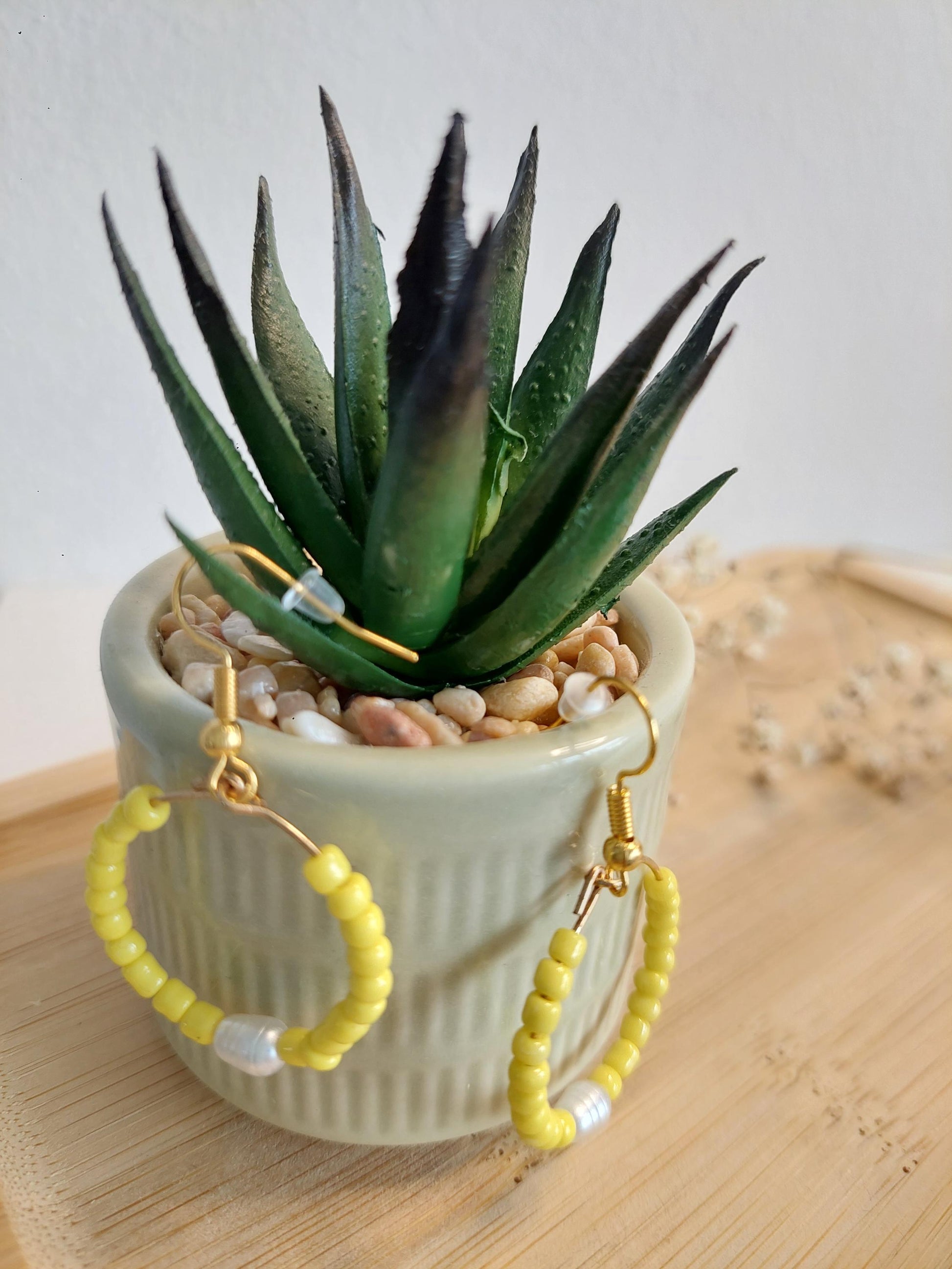 Handgemachtes Schmuck Set Gelb – Beaded Halskette, Creolen & Ring mit Perlen – Sommer Schmuck, Geschenk für Frauen - Boho - Modern