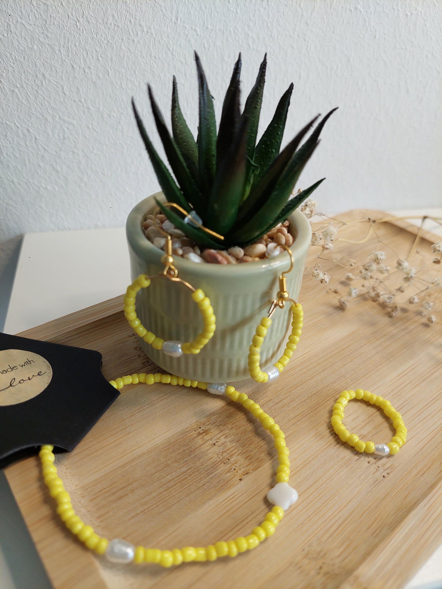 Handgemachtes Schmuck Set Gelb – Beaded Halskette, Creolen & Ring mit Perlen – Sommer Schmuck, Geschenk für Frauen - Boho - Modern