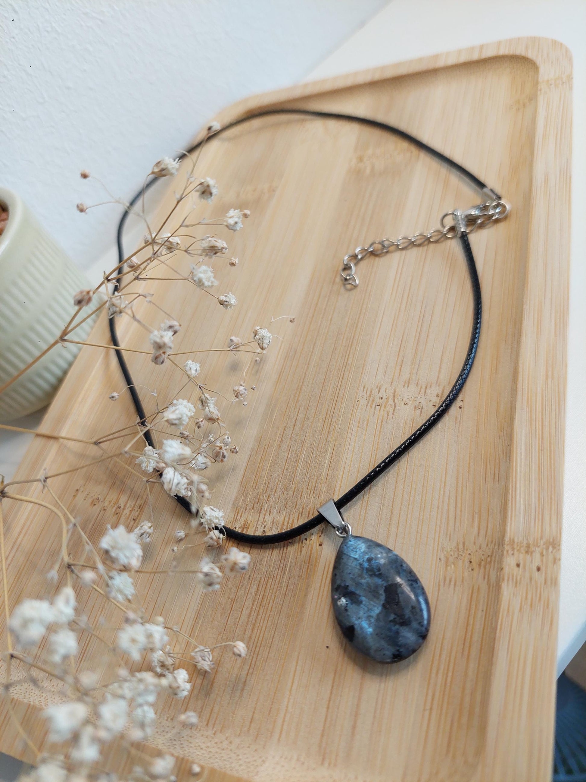 Larvikit Kette Wassertropfen – Schutzstein Halskette, Naturstein Schmuck, Heilstein Geschenk für Sie, Lederband, Edelstahlkette, Stainless