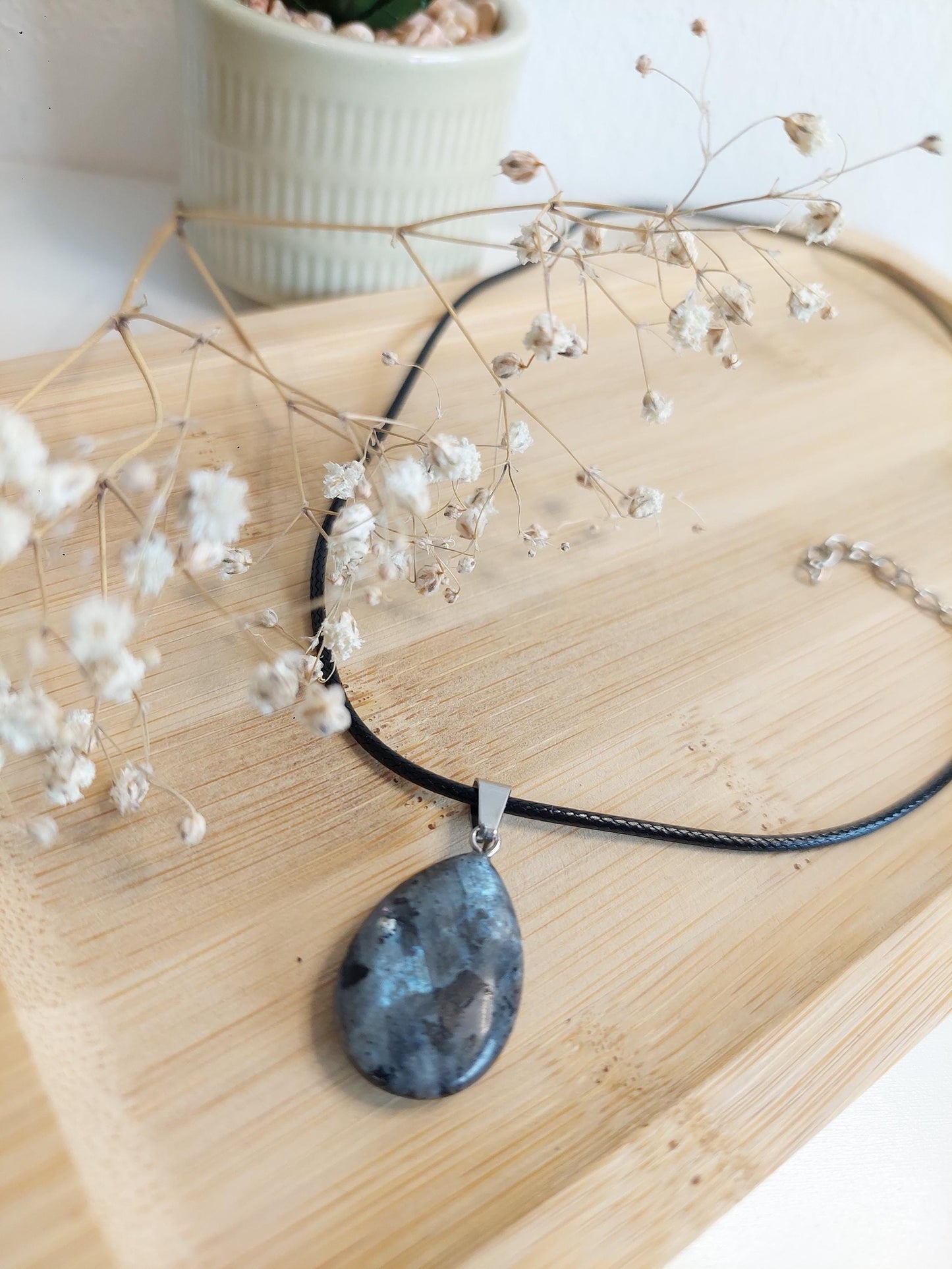 Larvikit Kette Wassertropfen – Schutzstein Halskette, Naturstein Schmuck, Heilstein Geschenk für Sie, Lederband, Edelstahlkette, Stainless