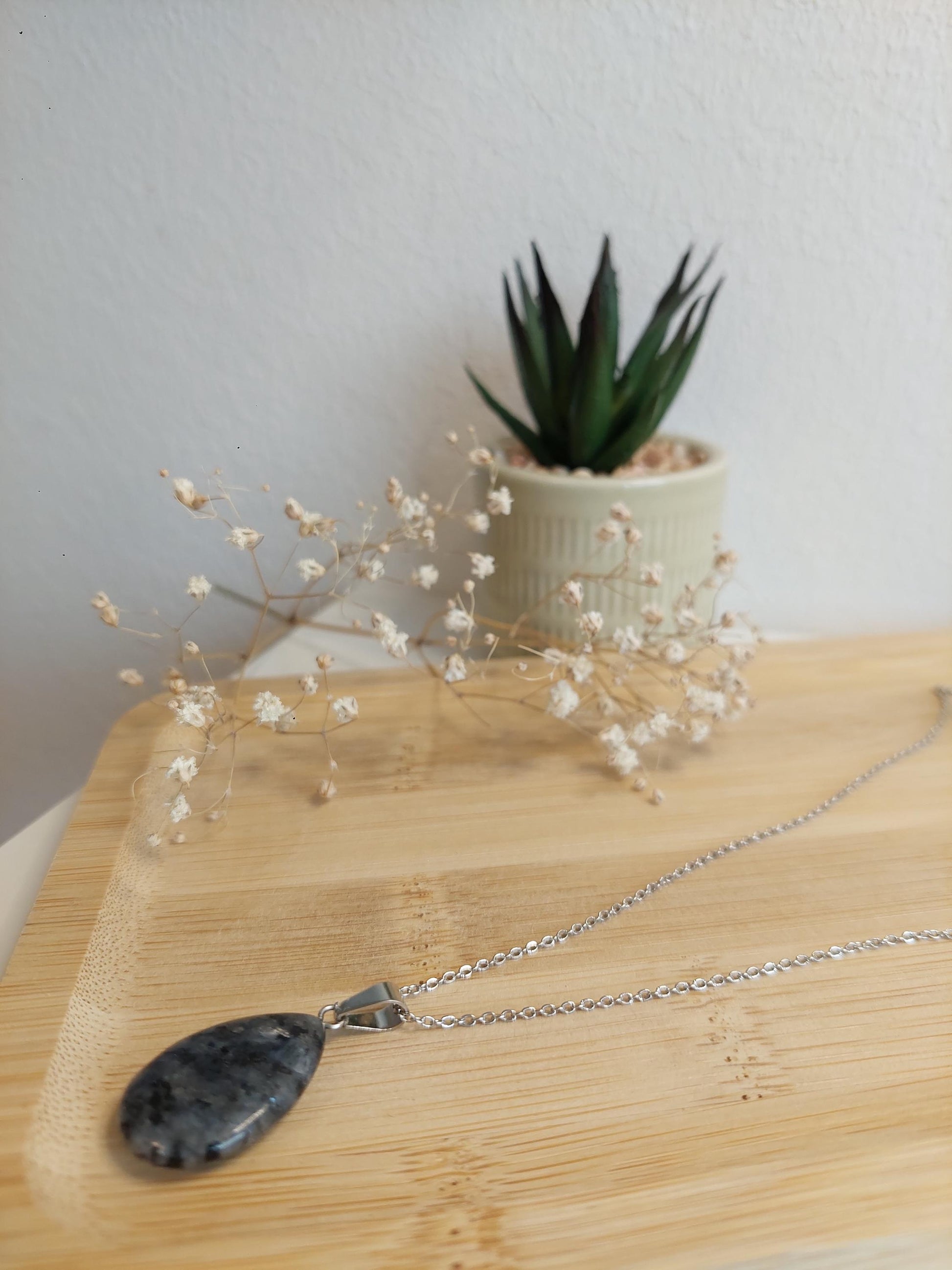 Larvikit Kette Wassertropfen – Schutzstein Halskette, Naturstein Schmuck, Heilstein Geschenk für Sie, Lederband, Edelstahlkette, Stainless