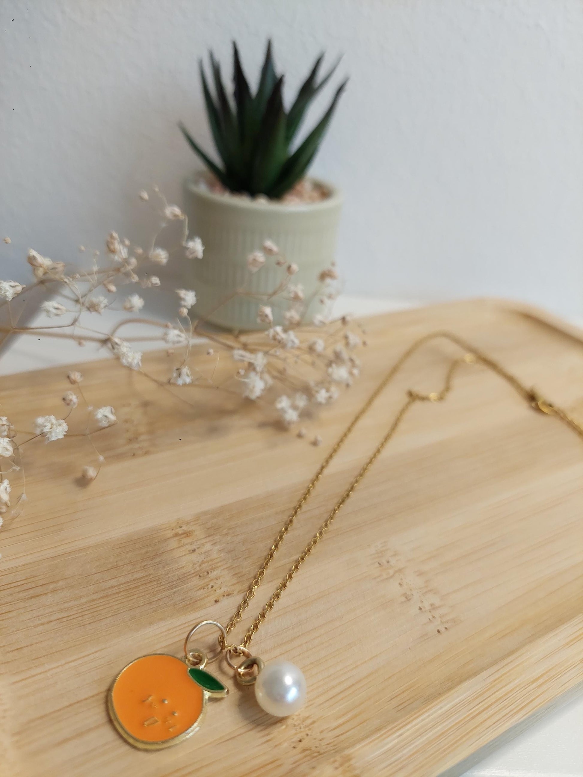 Goldene Edelstahlkette mit Orange Anhänger & Perle – Fruit Jewelry, Sunny Autumn Necklace, Gold Necklace, Orange Pendant, Gift for Her