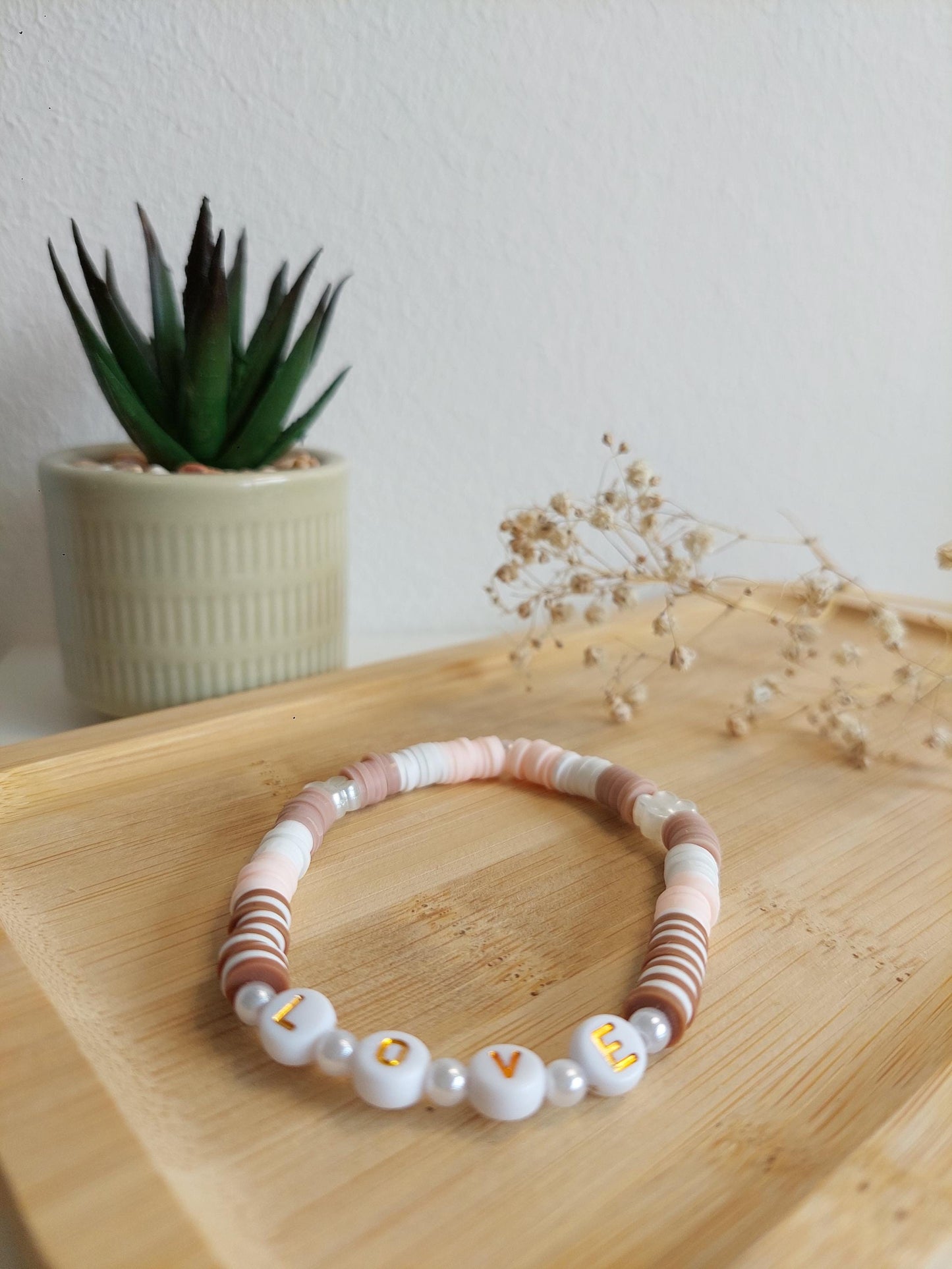 LOVE Armband & Ohrringe Set – Clay Beads Schmuck in Rosa Beige, Sommer Herbst Boho Set, Heishi Perlen Armband, Gold Creolen, Friendship Gift
