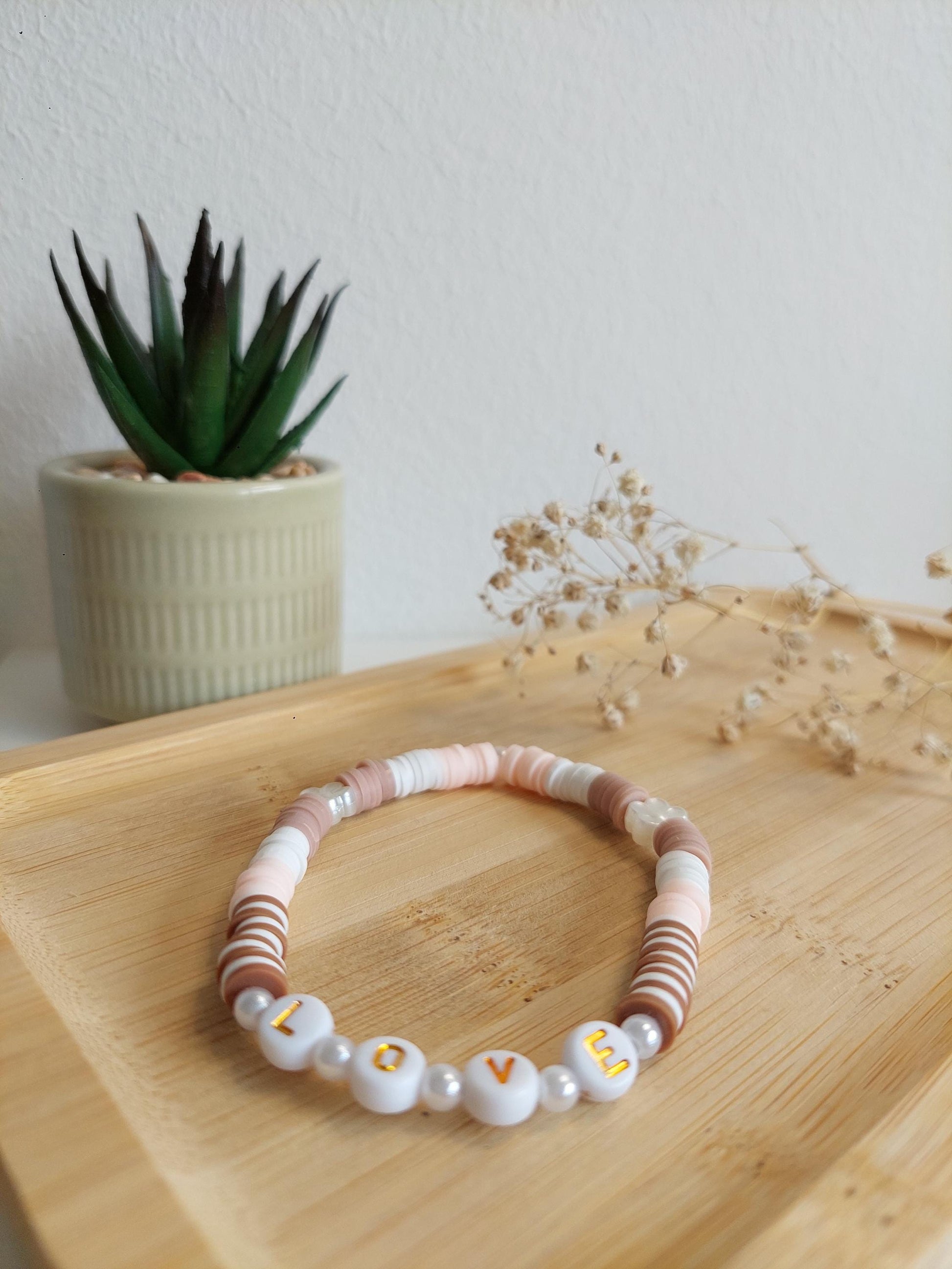 LOVE Armband & Ohrringe Set – Clay Beads Schmuck in Rosa Beige, Sommer Herbst Boho Set, Heishi Perlen Armband, Gold Creolen, Friendship Gift