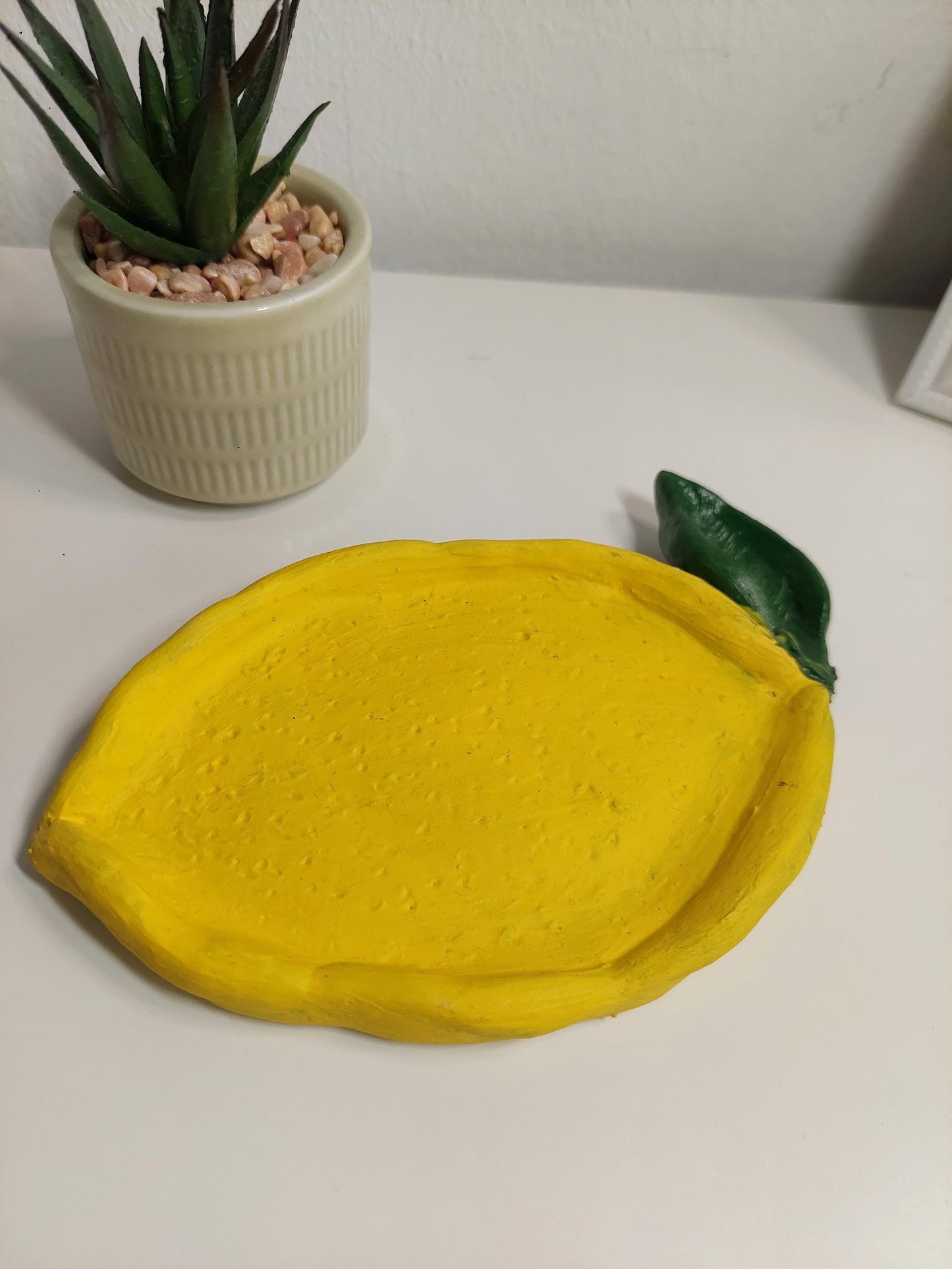 Zitronen Schale aus Ton | Handgemachte Keramik-Optik Schale | Kleine Schmuckschale | Deko Schale Citrone | Ring Dish | SYAART Studio