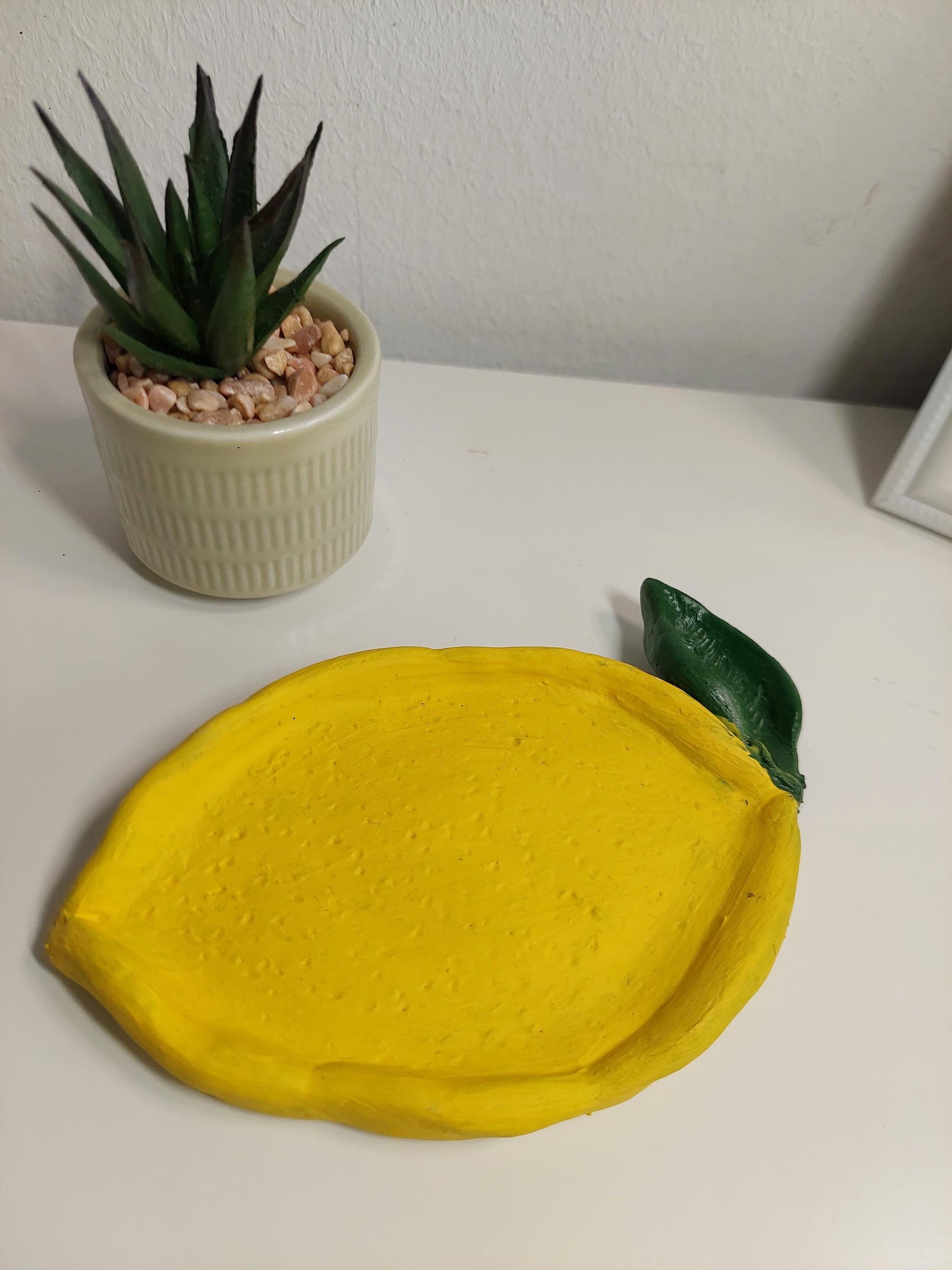 Zitronen Schale aus Ton | Handgemachte Keramik-Optik Schale | Kleine Schmuckschale | Deko Schale Citrone | Ring Dish | SYAART Studio