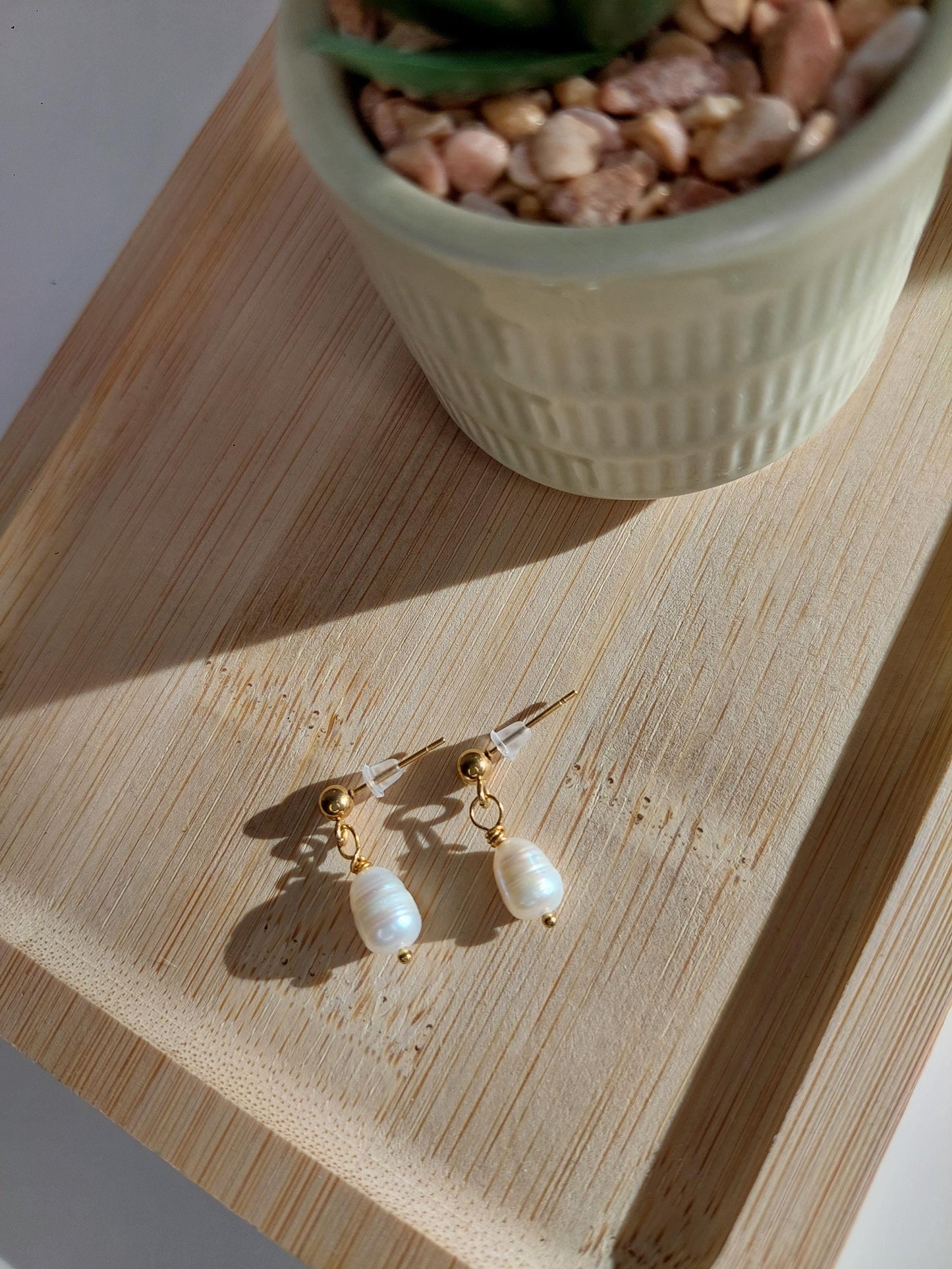 Elegante Süßwasserperlen Ohrringe Gold – Minimalistische Tropfen | Echtperlen | Geschenk für Frauen | Handmade Boho | Wasserfeste Stecker