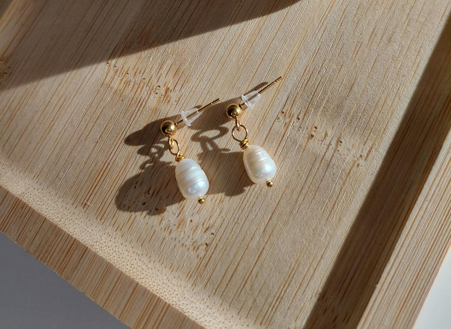 Elegante Süßwasserperlen Ohrringe Gold – Minimalistische Tropfen | Echtperlen | Geschenk für Frauen | Handmade Boho | Wasserfeste Stecker