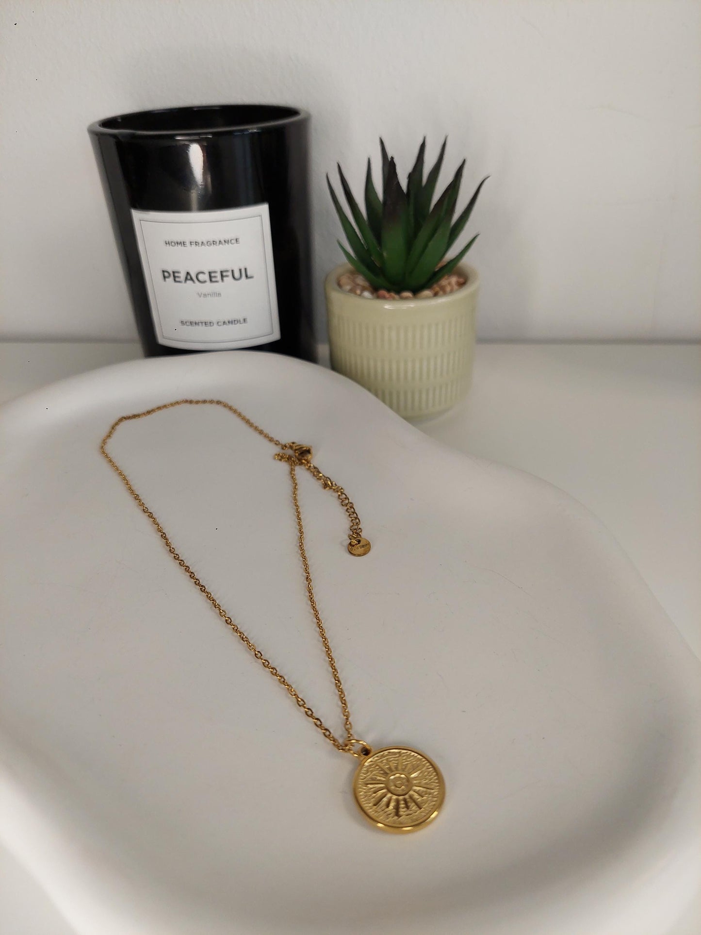 Goldene Sonnen Amulett Kette • 18K vergoldeter Edelstahl • Spirituelle Halskette • Schutzsymbol • Minimalistisch Boho • Geschenk für Frauen