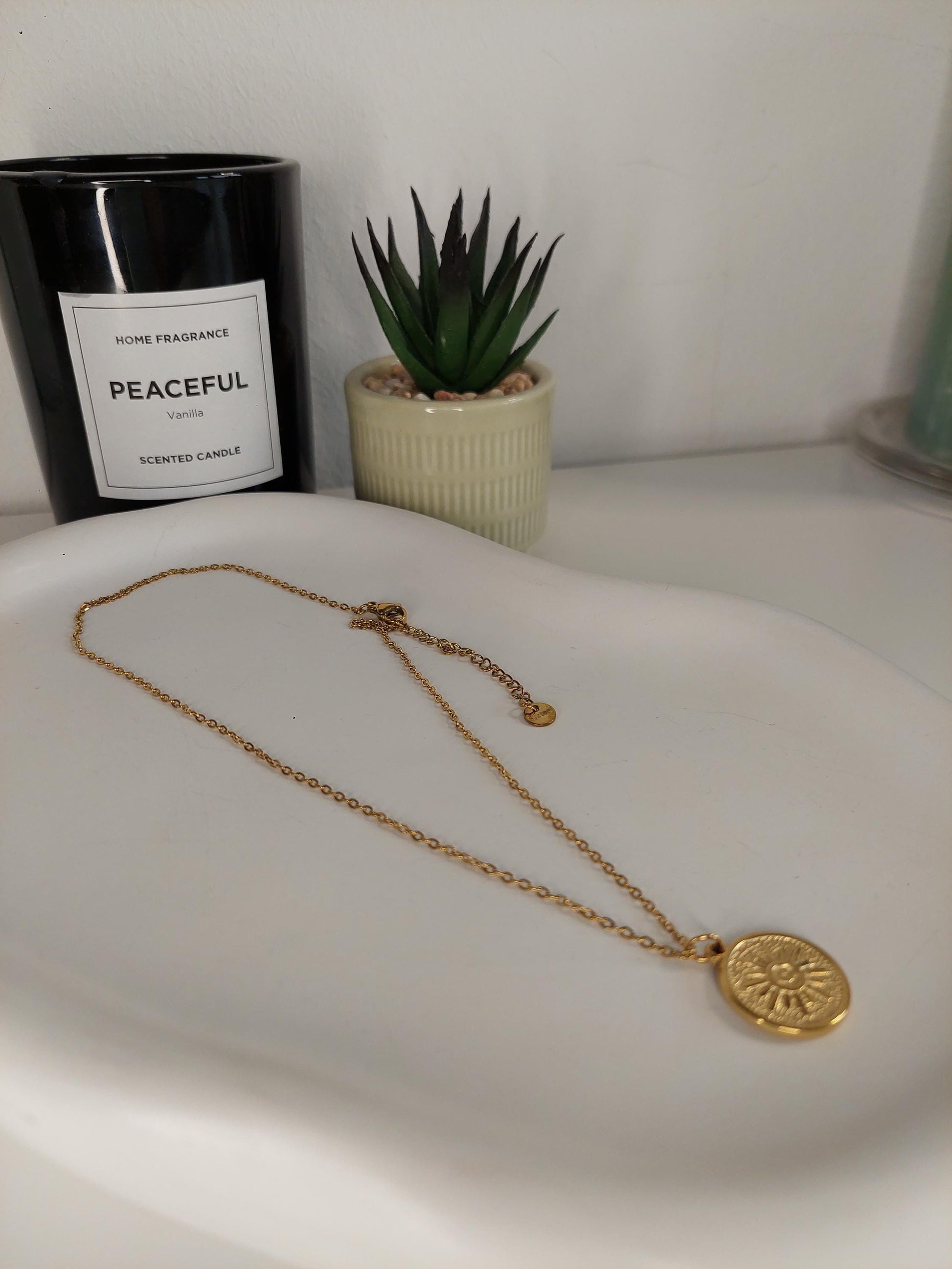 Goldene Sonnen Amulett Kette • 18K vergoldeter Edelstahl • Spirituelle Halskette • Schutzsymbol • Minimalistisch Boho • Geschenk für Frauen