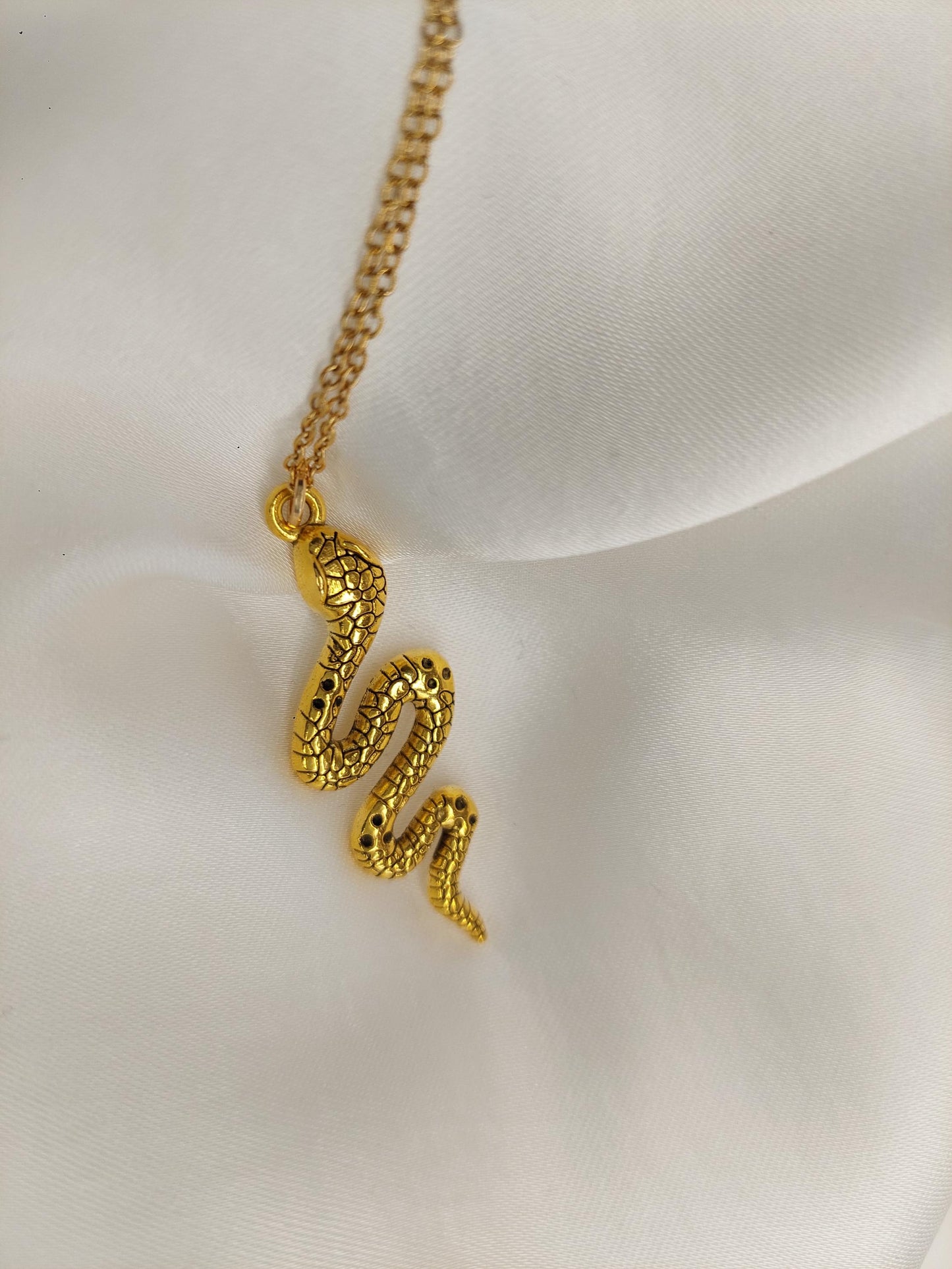 Goldene Schlangen Kette – Symbol für Transformation & feminine Kraft | Edelstahl vergoldet | Spiritueller Schmuck Minimalistische Halskette