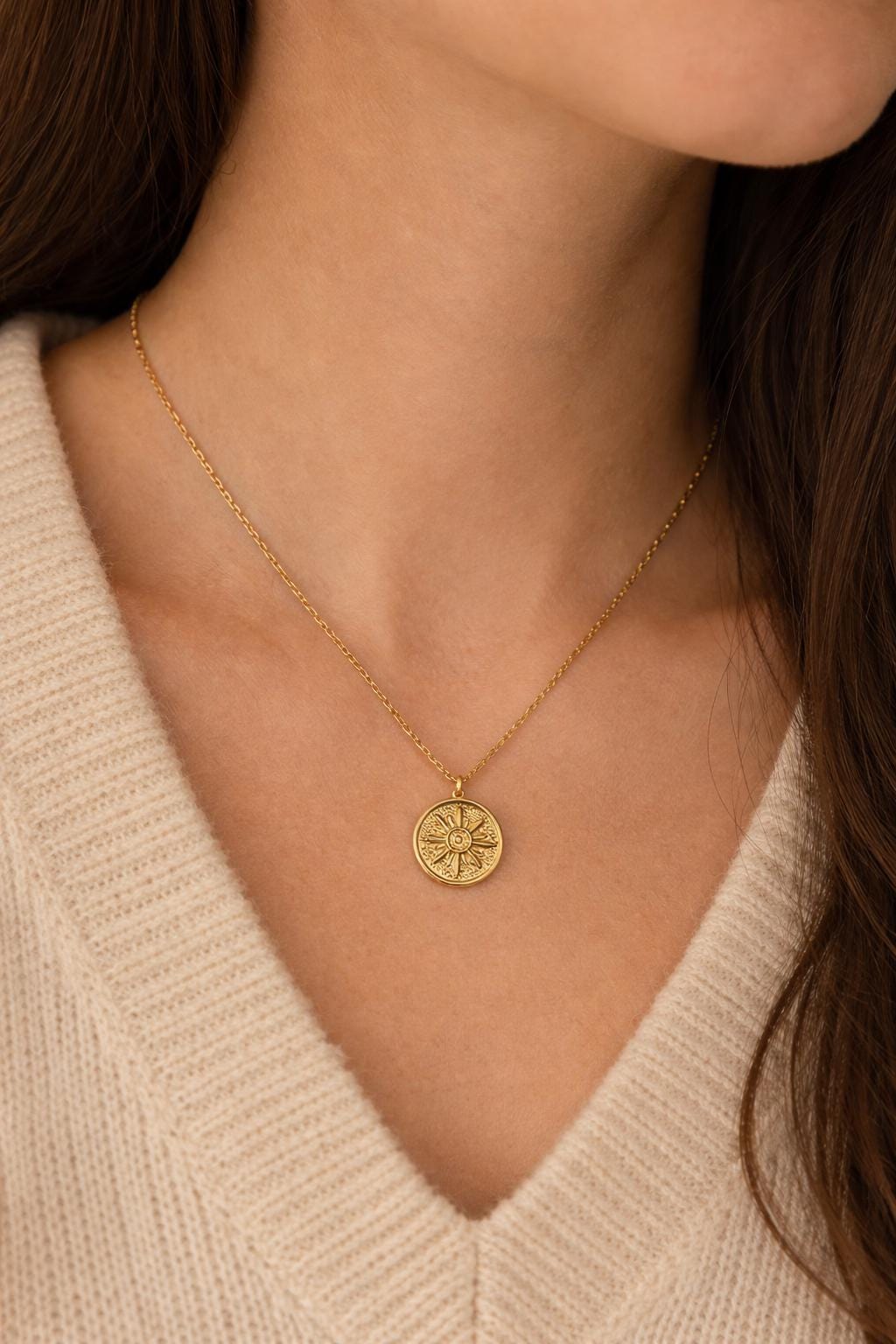 Goldene Sonnen Amulett Kette • 18K vergoldeter Edelstahl • Spirituelle Halskette • Schutzsymbol • Minimalistisch Boho • Geschenk für Frauen