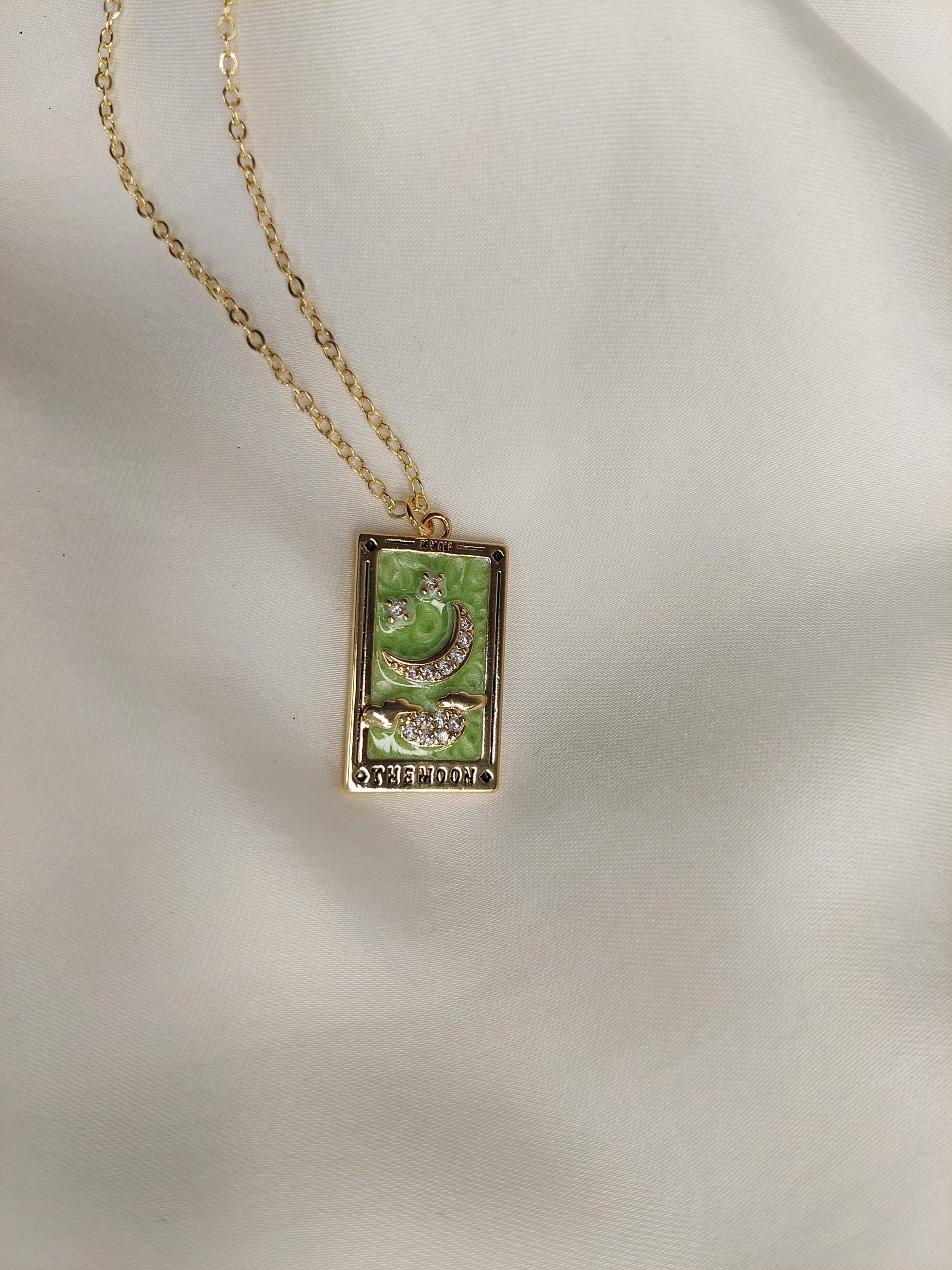 Freedom Tarot Kette Gold – Spirituelle Amulett Kette mit Mond & Sterne | 14K vergoldeter Edelstahl | Symbol für Freiheit Manifestation Boho