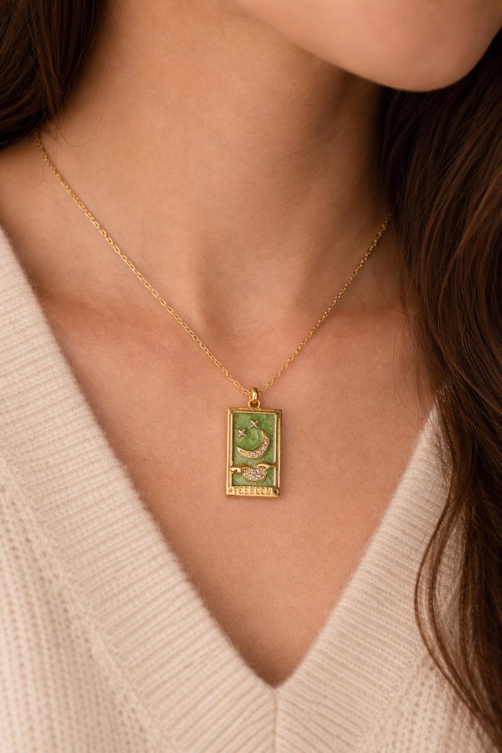 Freedom Tarot Kette Gold – Spirituelle Amulett Kette mit Mond & Sterne | 14K vergoldeter Edelstahl | Symbol für Freiheit Manifestation Boho