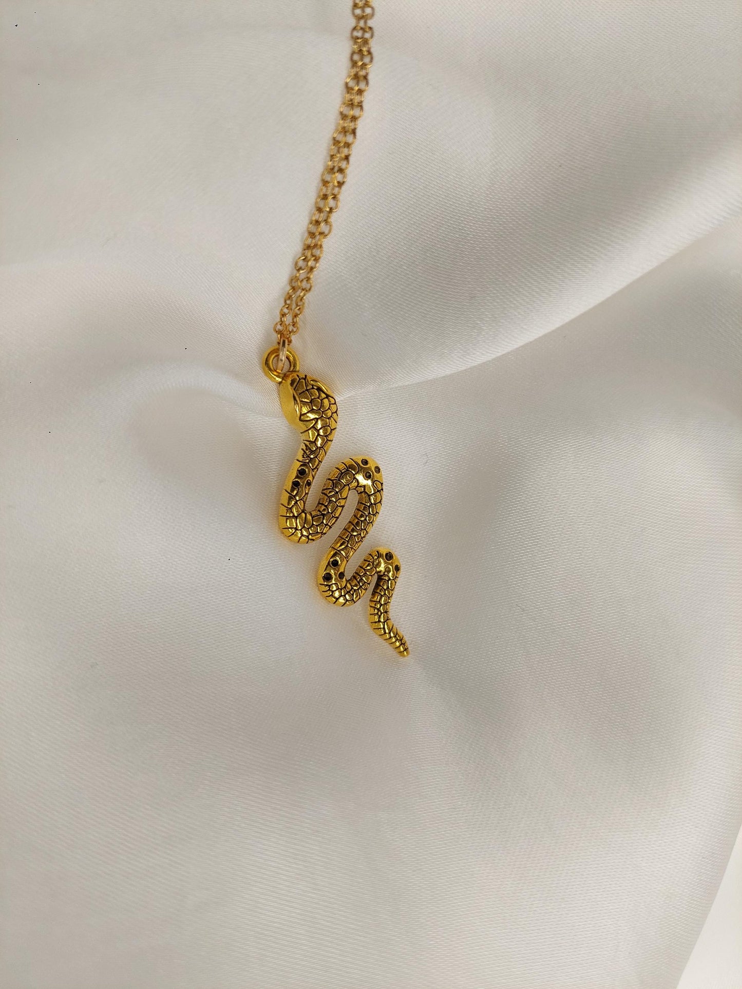 Goldene Schlangen Kette – Symbol für Transformation & feminine Kraft | Edelstahl vergoldet | Spiritueller Schmuck Minimalistische Halskette