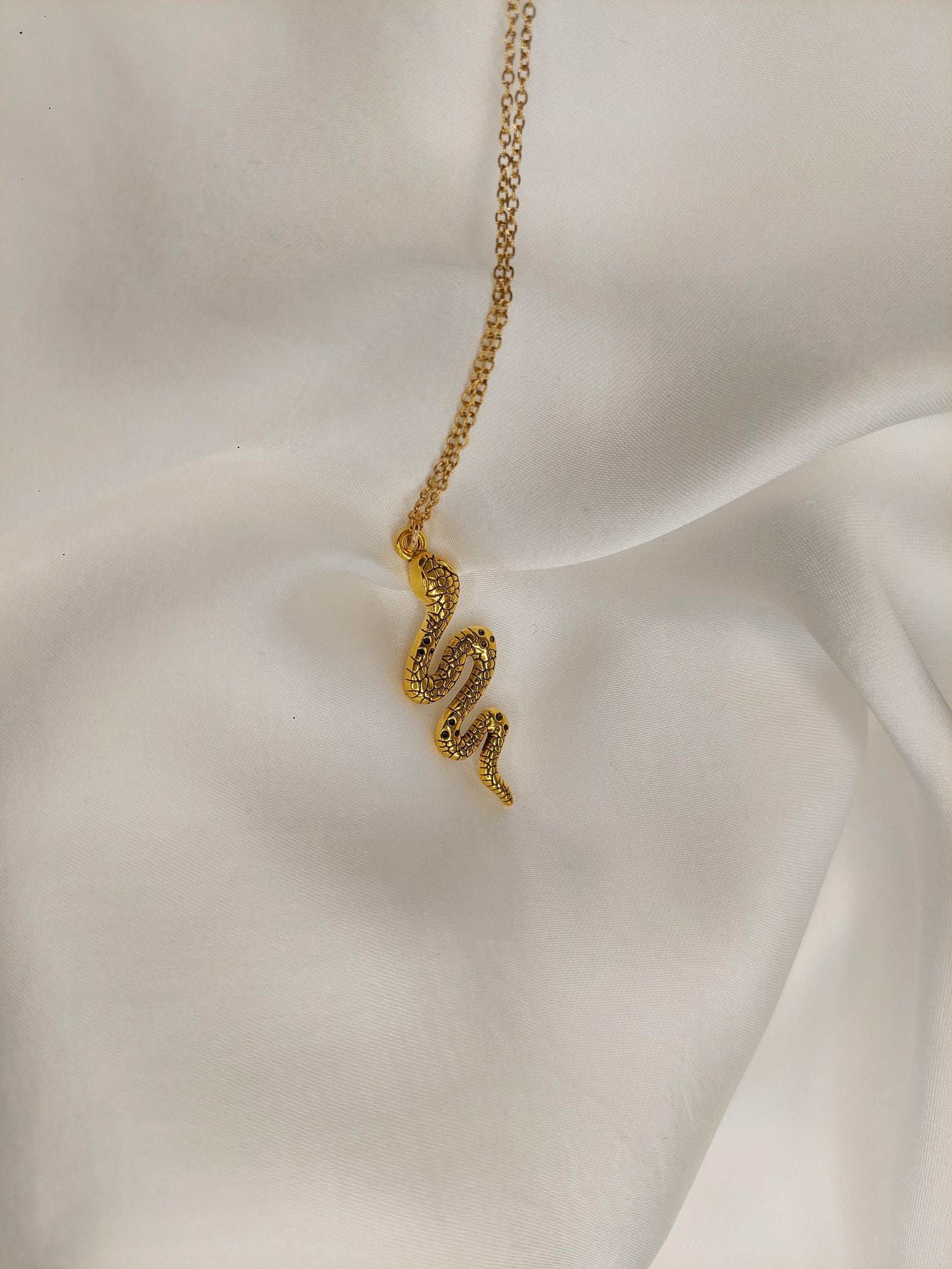 Goldene Schlangen Kette – Symbol für Transformation & feminine Kraft | Edelstahl vergoldet | Spiritueller Schmuck Minimalistische Halskette