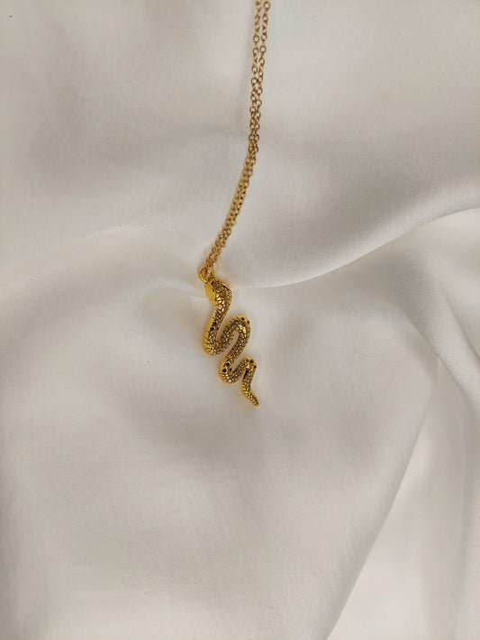 Goldene Schlangen Kette – Symbol für Transformation & feminine Kraft | Edelstahl vergoldet | Spiritueller Schmuck Minimalistische Halskette