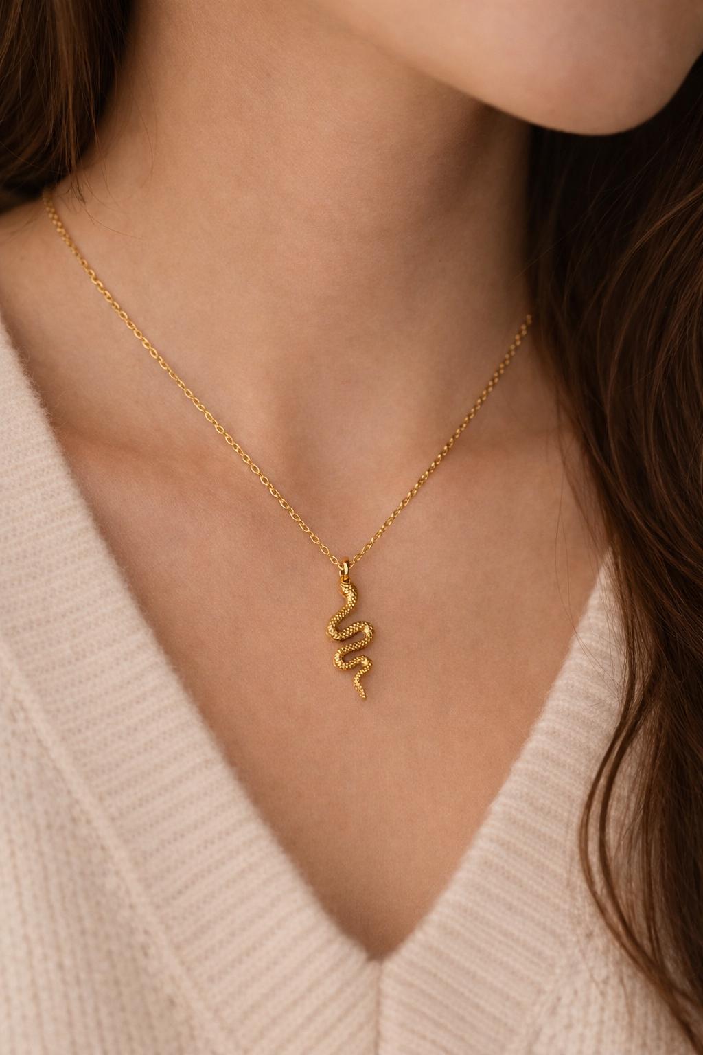 Goldene Schlangen Kette – Symbol für Transformation & feminine Kraft | Edelstahl vergoldet | Spiritueller Schmuck Minimalistische Halskette