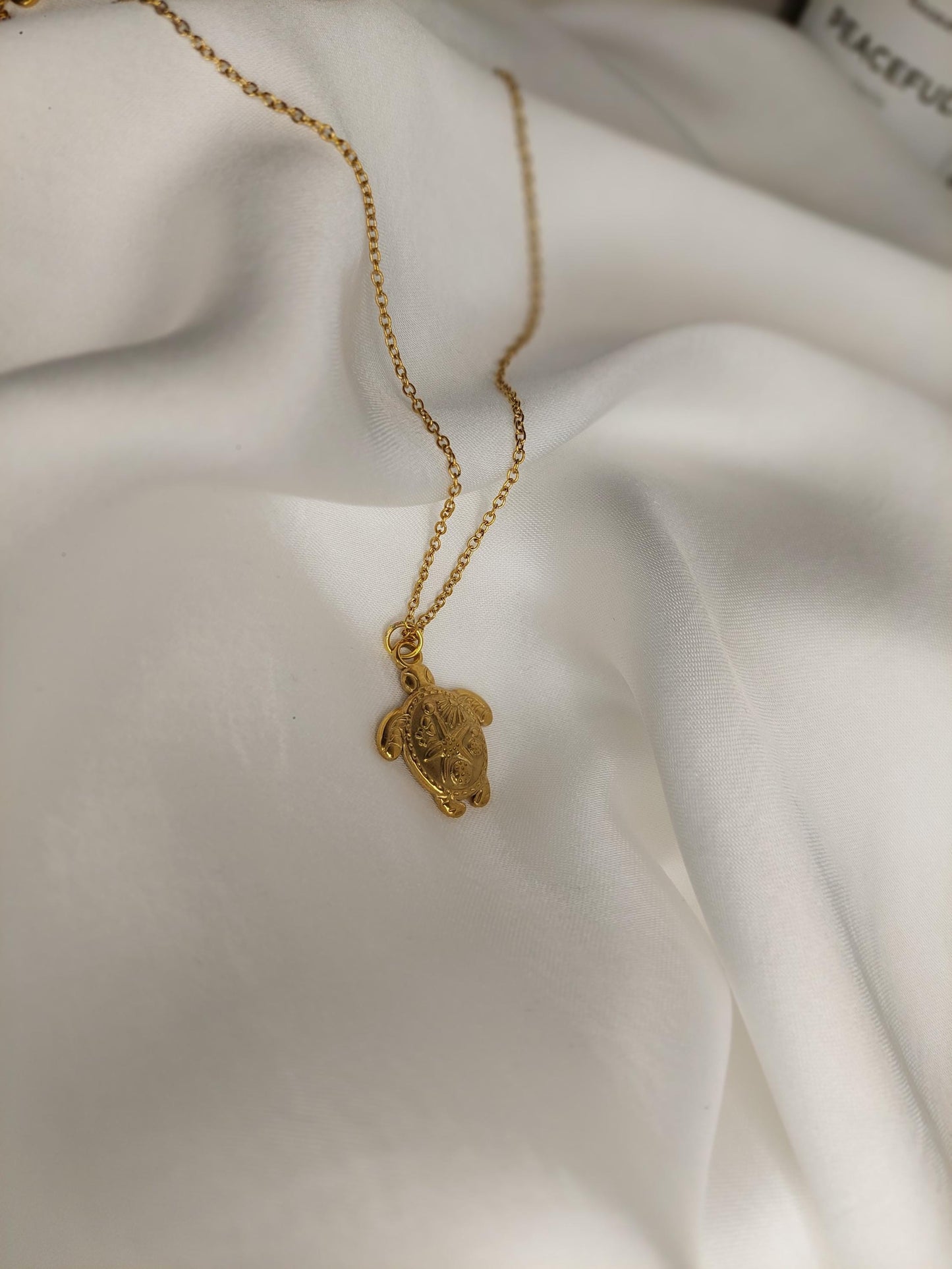 Goldene Schildkröten Kette – Symbol für Schutz, Weisheit & Erdung | Vergoldete Halskette mit spiritueller Bedeutung | Boho Schmuck Geschenk