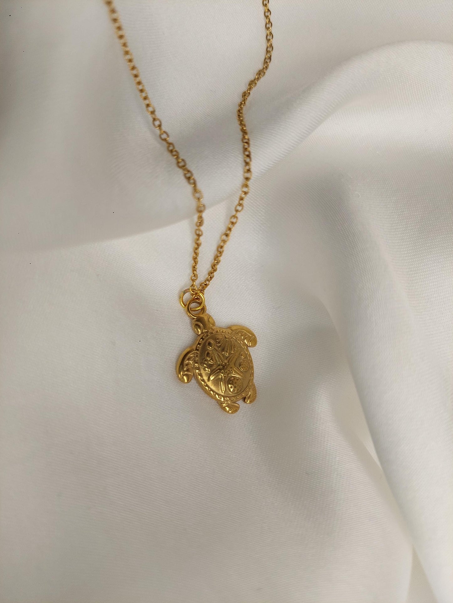 Goldene Schildkröten Kette – Symbol für Schutz, Weisheit & Erdung | Vergoldete Halskette mit spiritueller Bedeutung | Boho Schmuck Geschenk