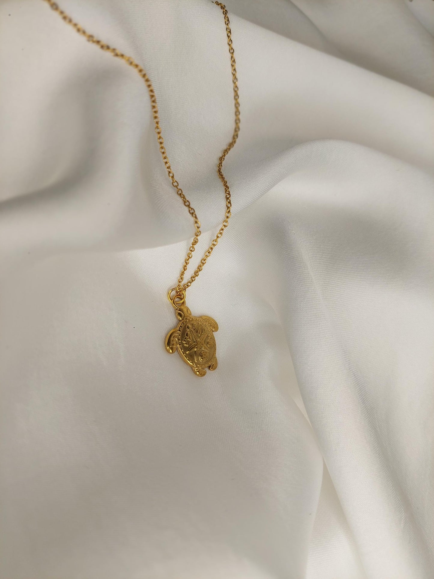 Goldene Schildkröten Kette – Symbol für Schutz, Weisheit & Erdung | Vergoldete Halskette mit spiritueller Bedeutung | Boho Schmuck Geschenk