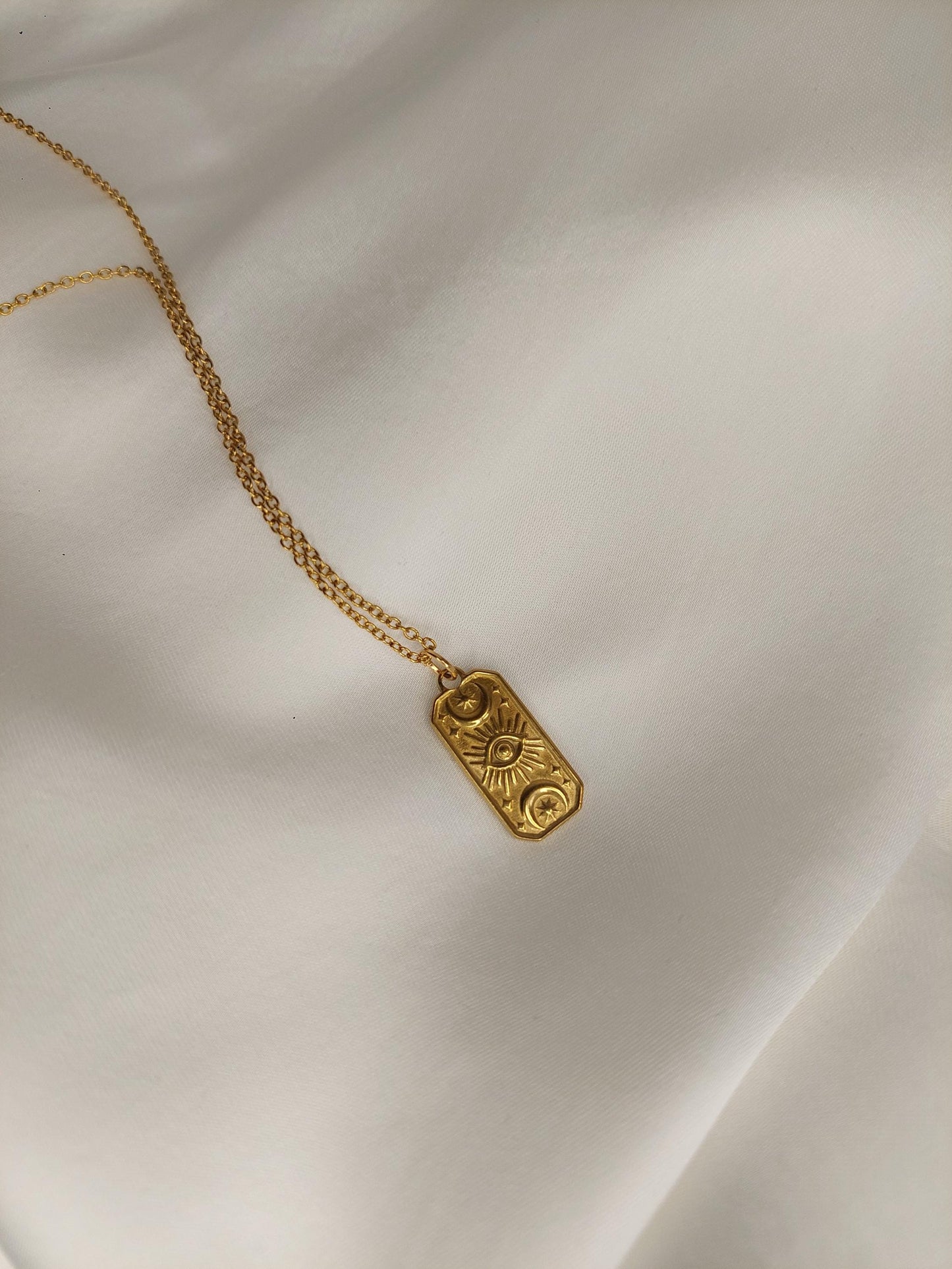 Goldene Sonne & Mond Kette – Spirituelle Amulett Halskette – 14K vergoldeter Edelstahl – Minimalistisch Boho Schmuckkette – Geschenk für Sie