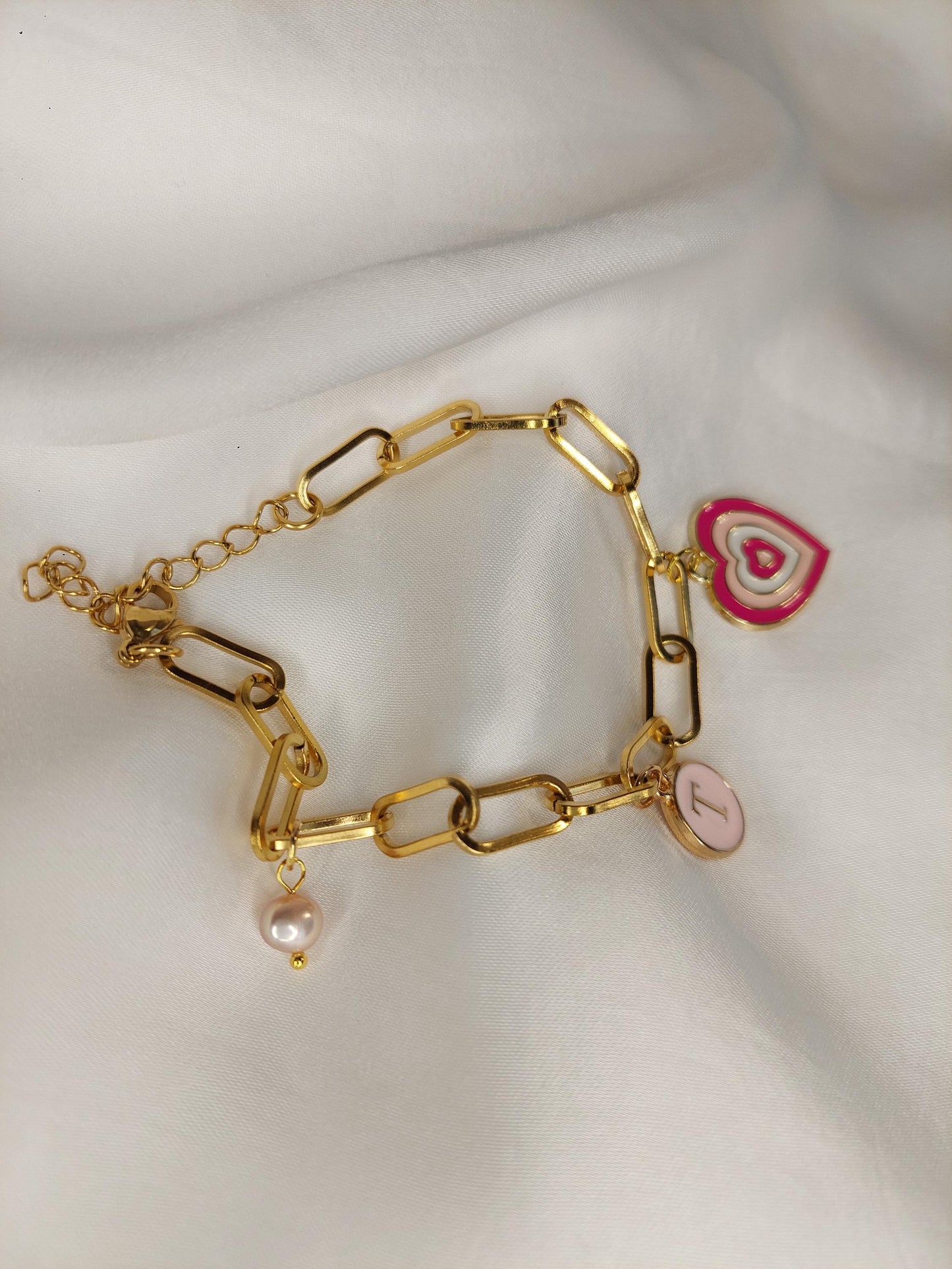 Personalisiertes Initialen Armband Gold – Buchstaben A–Z | Herz Anhänger | Edelstahl vergoldet | Charm Armband individuell Geschenk für sie