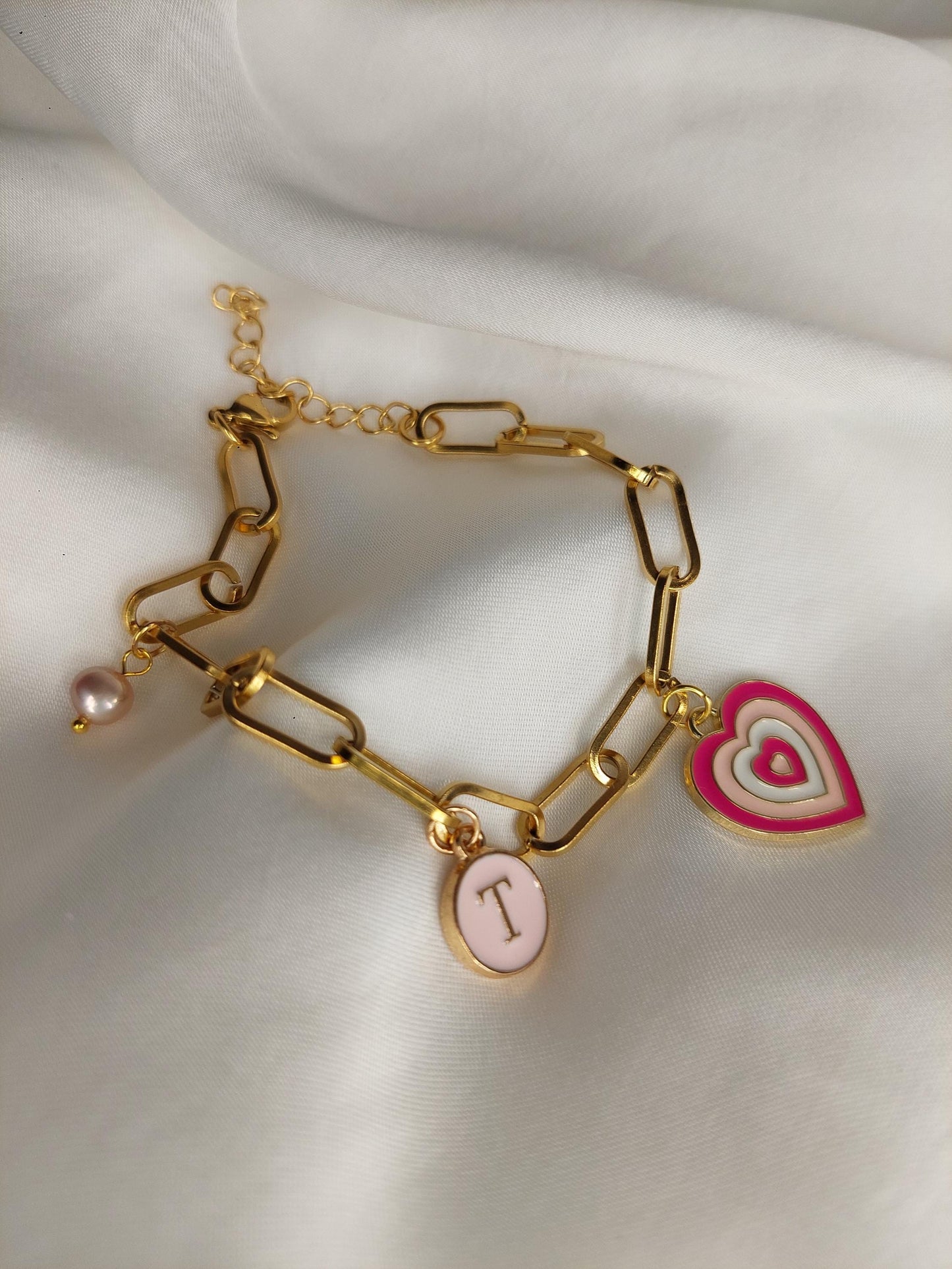 Personalisiertes Initialen Armband Gold – Buchstaben A–Z | Herz Anhänger | Edelstahl vergoldet | Charm Armband individuell Geschenk für sie