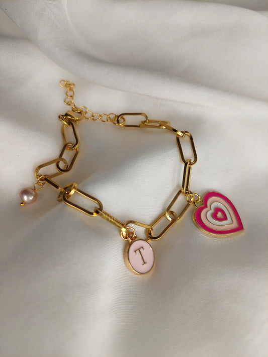 Personalisiertes Initialen Armband Gold – Buchstaben A–Z | Herz Anhänger | Edelstahl vergoldet | Charm Armband individuell Geschenk für sie