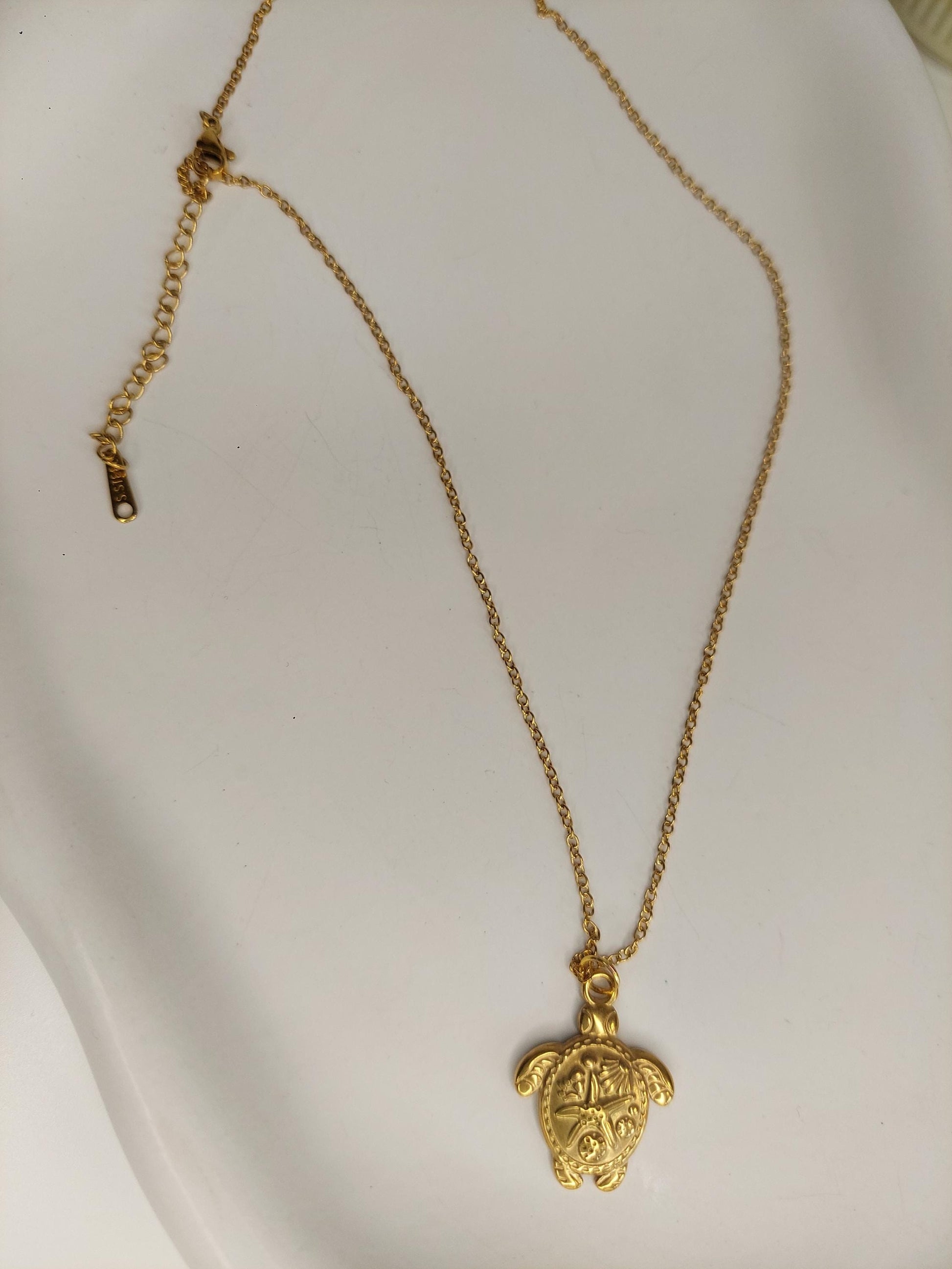 Goldene Schildkröten Kette – Symbol für Schutz, Weisheit & Erdung | Vergoldete Halskette mit spiritueller Bedeutung | Boho Schmuck Geschenk
