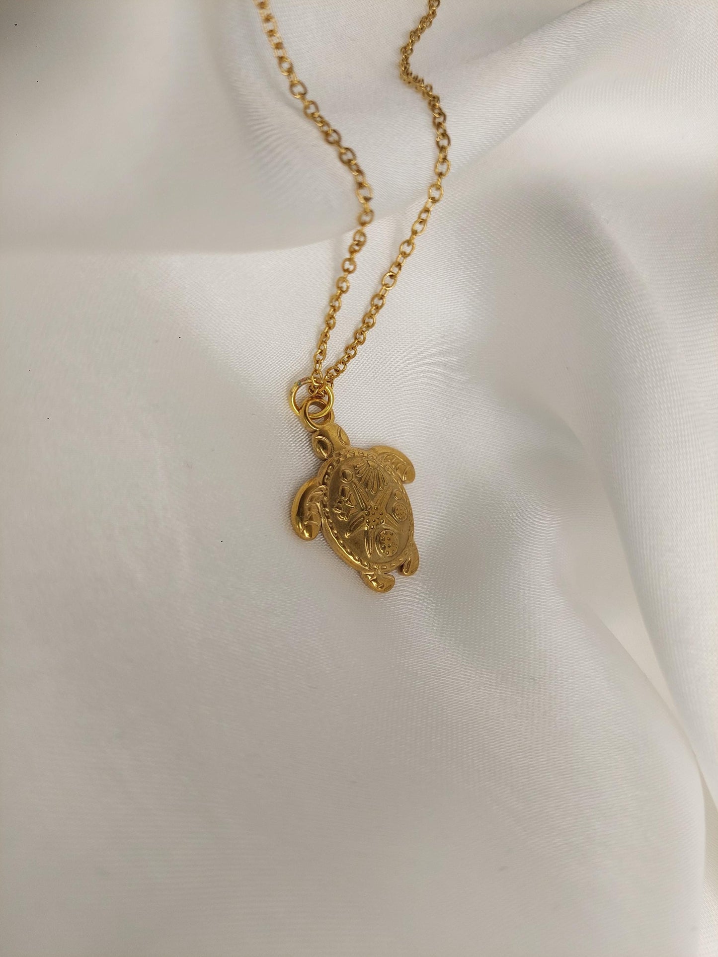 Goldene Schildkröten Kette – Symbol für Schutz, Weisheit & Erdung | Vergoldete Halskette mit spiritueller Bedeutung | Boho Schmuck Geschenk