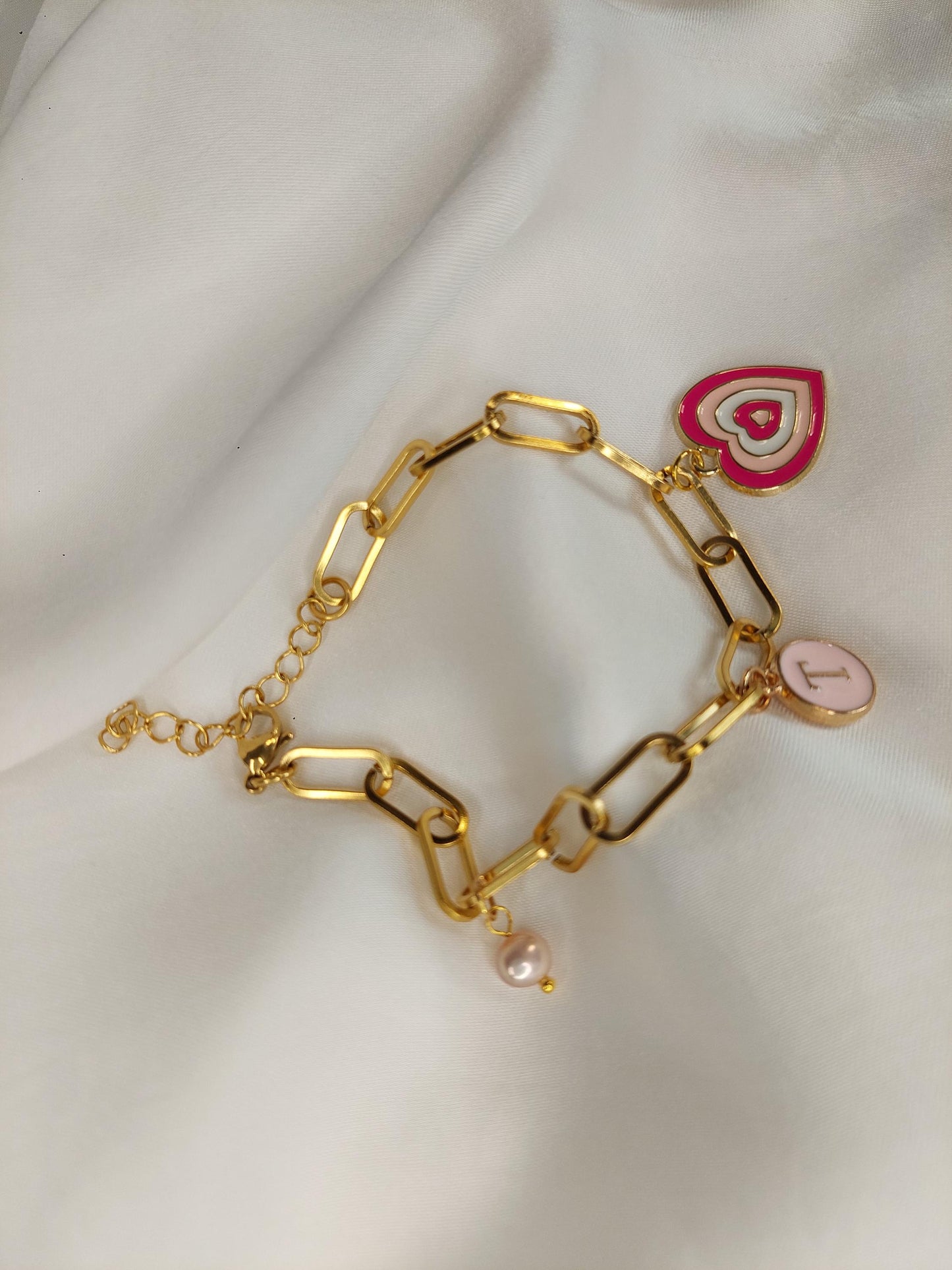 Personalisiertes Initialen Armband Gold – Buchstaben A–Z | Herz Anhänger | Edelstahl vergoldet | Charm Armband individuell Geschenk für sie