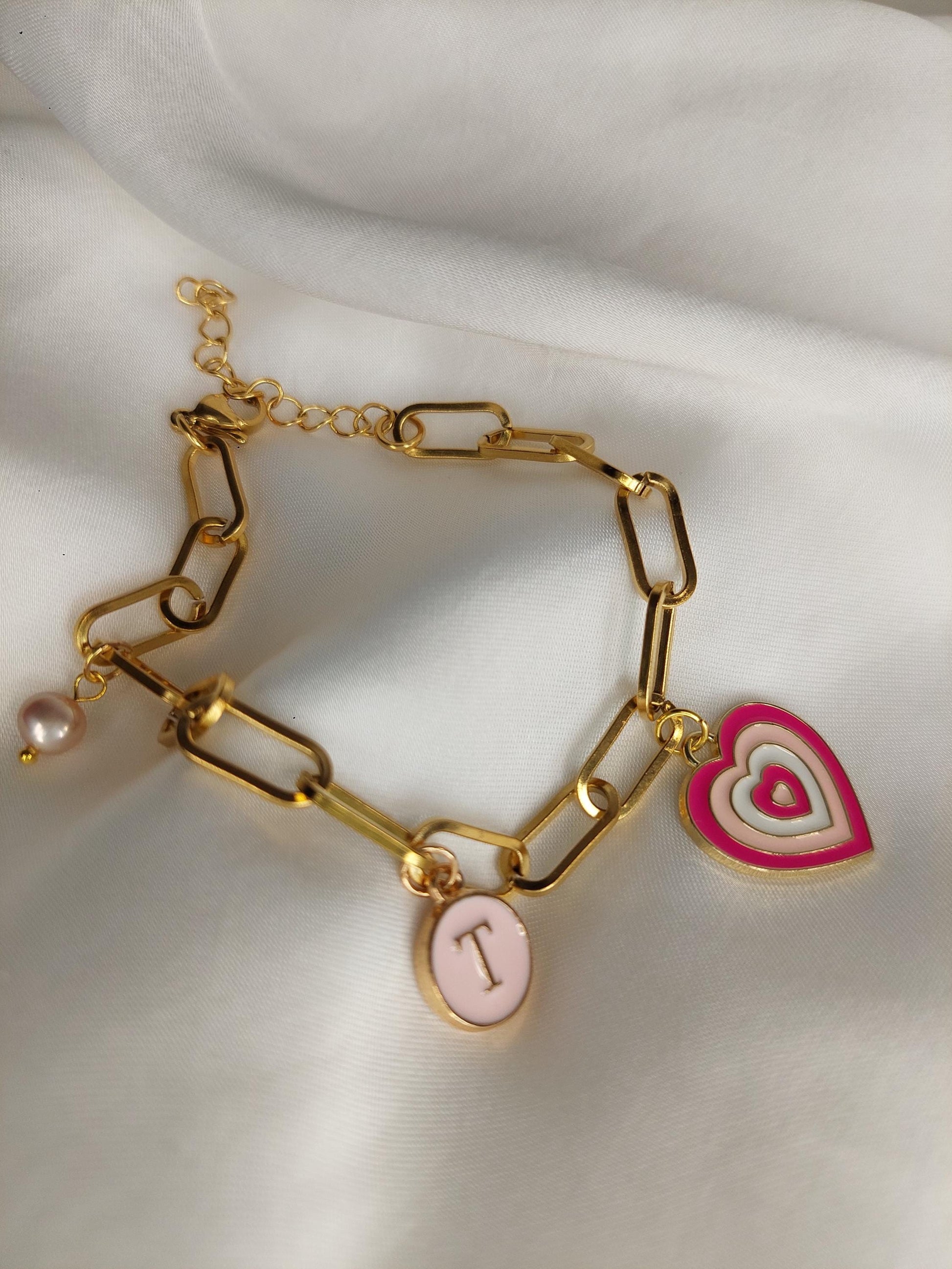 Personalisiertes Initialen Armband Gold – Buchstaben A–Z | Herz Anhänger | Edelstahl vergoldet | Charm Armband individuell Geschenk für sie