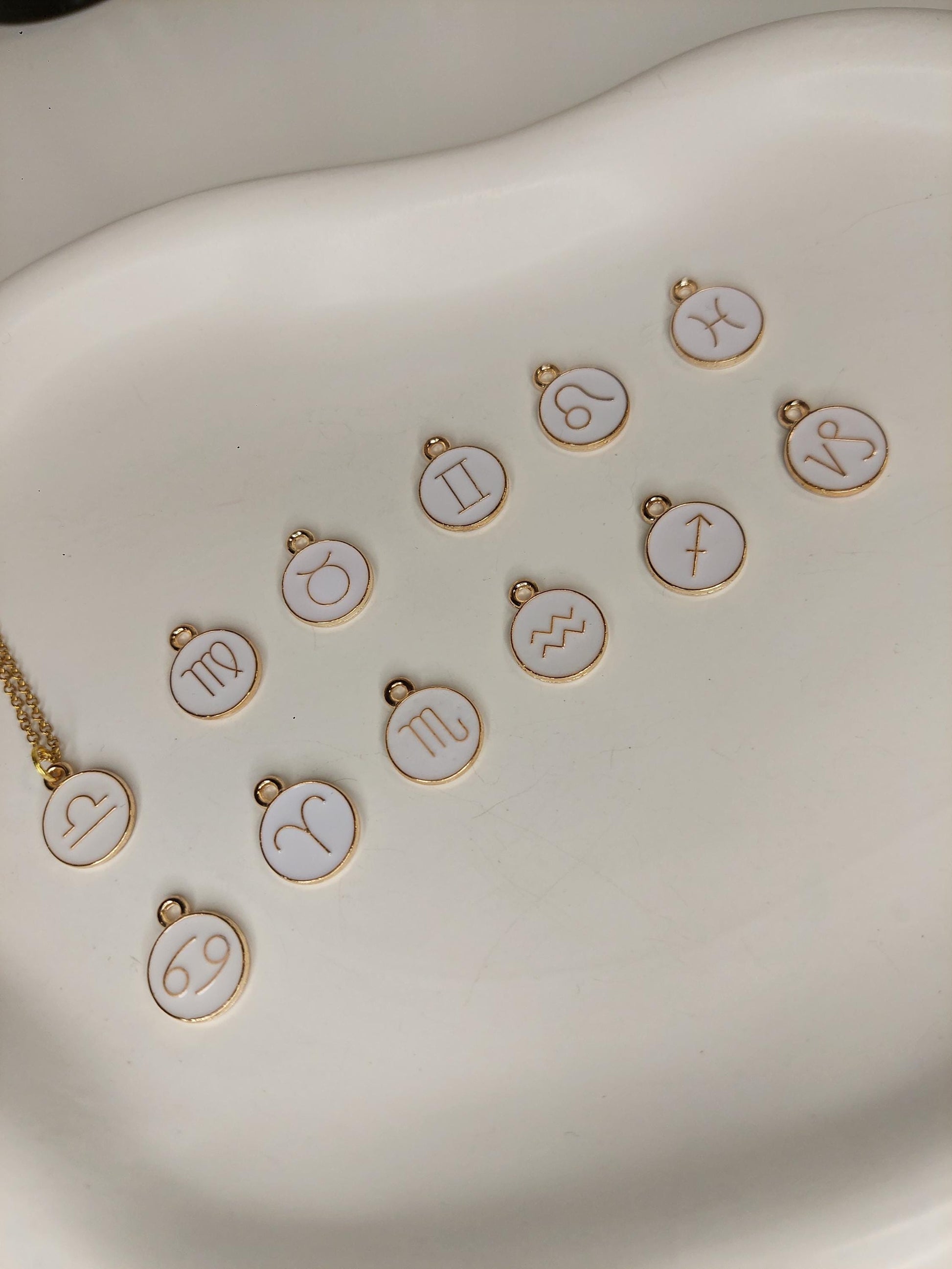Sternzeichen Kette Gold – Zodiac Halskette Edelstahl vergoldet – Alle 12 Sternzeichen – Persönlicher Schmuck – Astrologie Geschenk