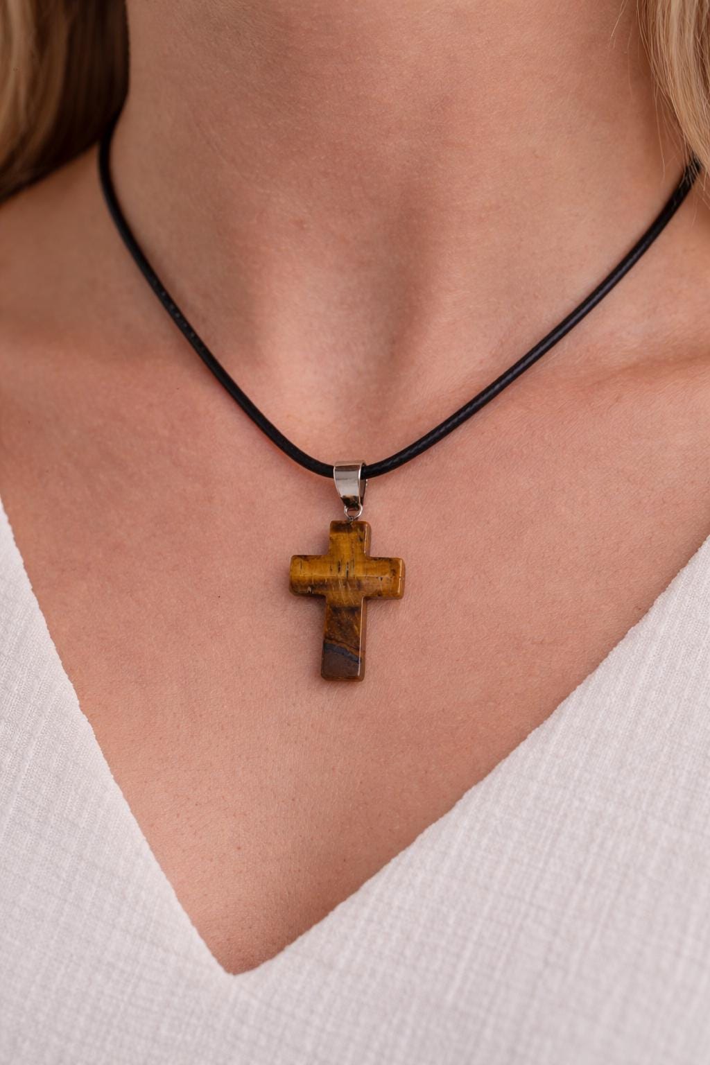 Tigerauge Kreuz Kette – Lederimitat Halskette mit Naturstein Kreuz Anhänger - Christian - Spirituality - Boho - Cross - Schutz - Erdung -