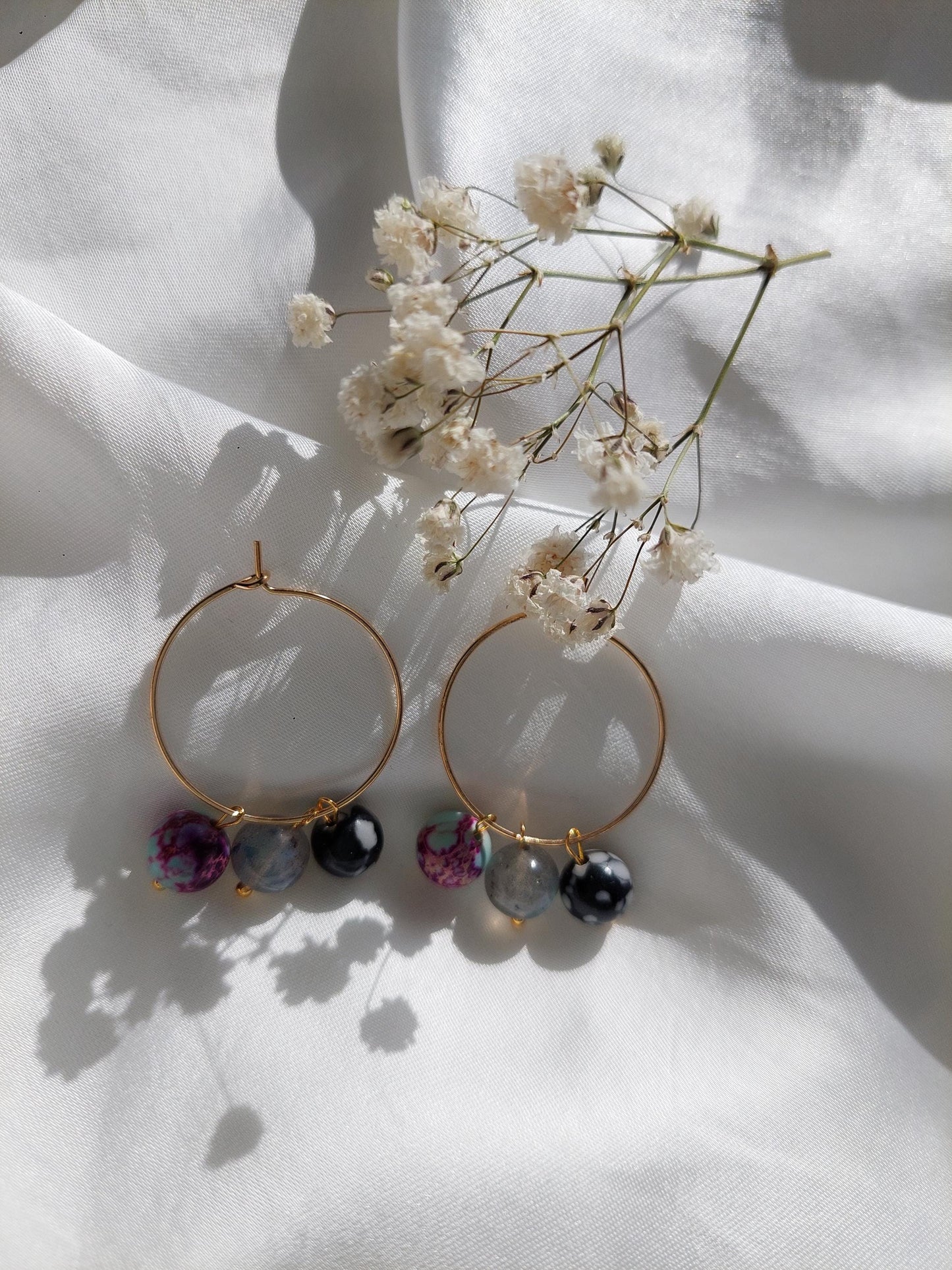 Bunte Blumen Ohrringe Gold | Verspielte Statement Earrings | Edelstahl Vergoldet | Sommer Schmuck | Farbige Perlen Ohrringe | Boho Style