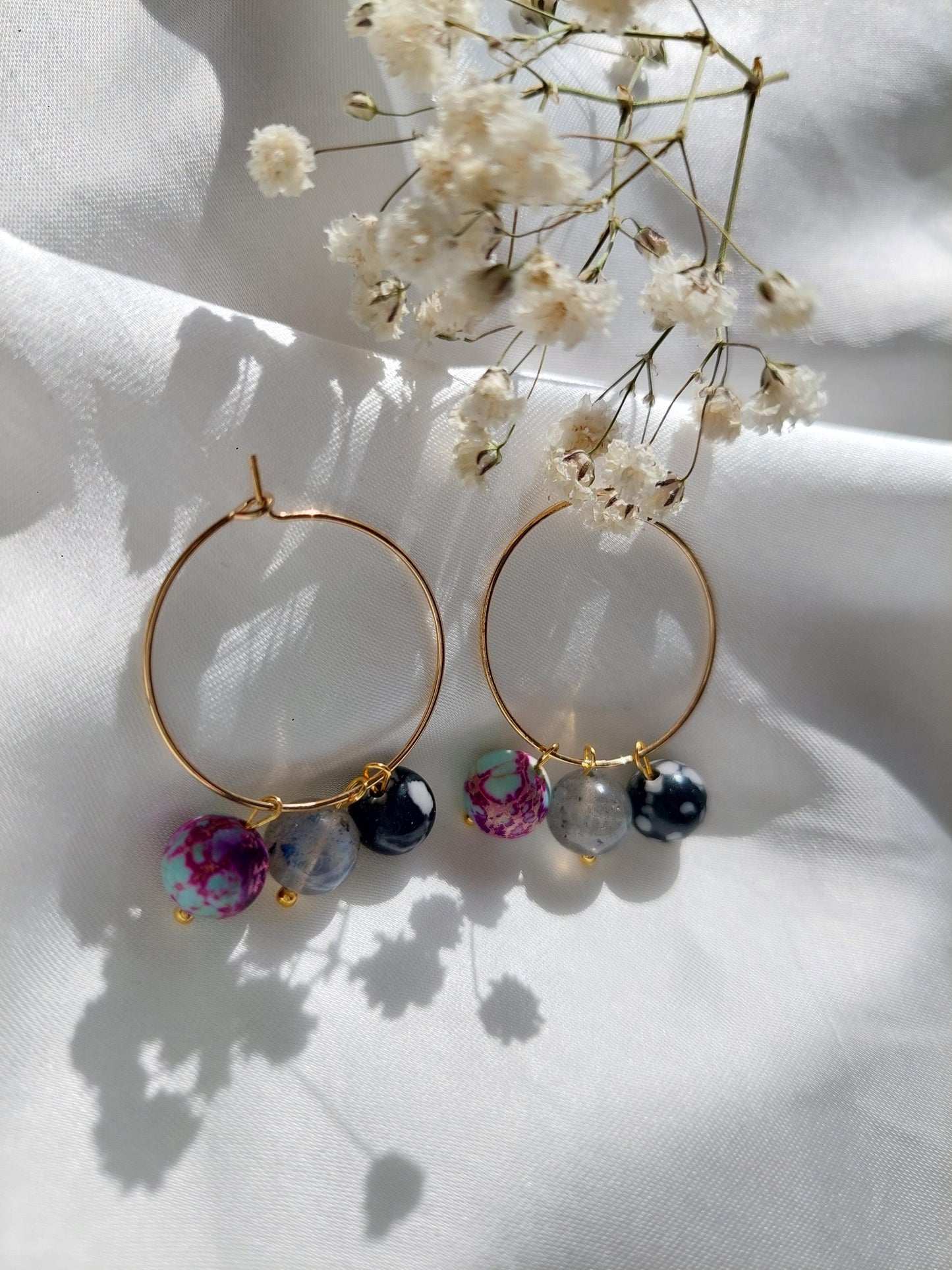 Bunte Blumen Ohrringe Gold | Verspielte Statement Earrings | Edelstahl Vergoldet | Sommer Schmuck | Farbige Perlen Ohrringe | Boho Style
