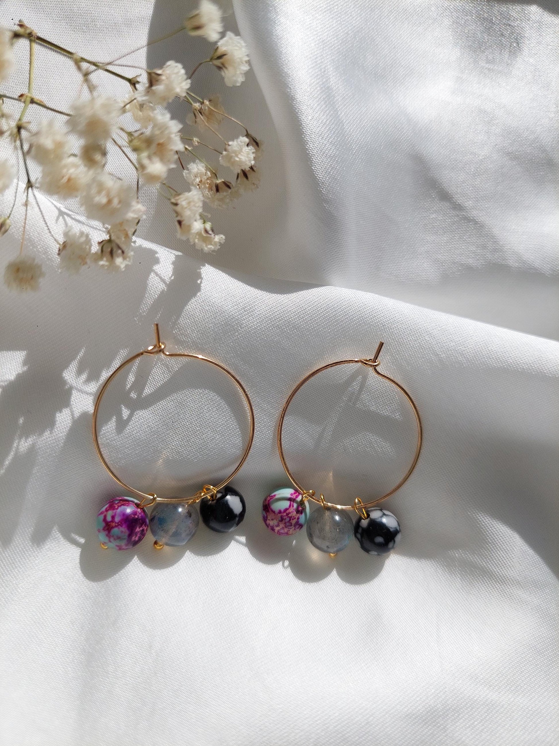 Bunte Blumen Ohrringe Gold | Verspielte Statement Earrings | Edelstahl Vergoldet | Sommer Schmuck | Farbige Perlen Ohrringe | Boho Style