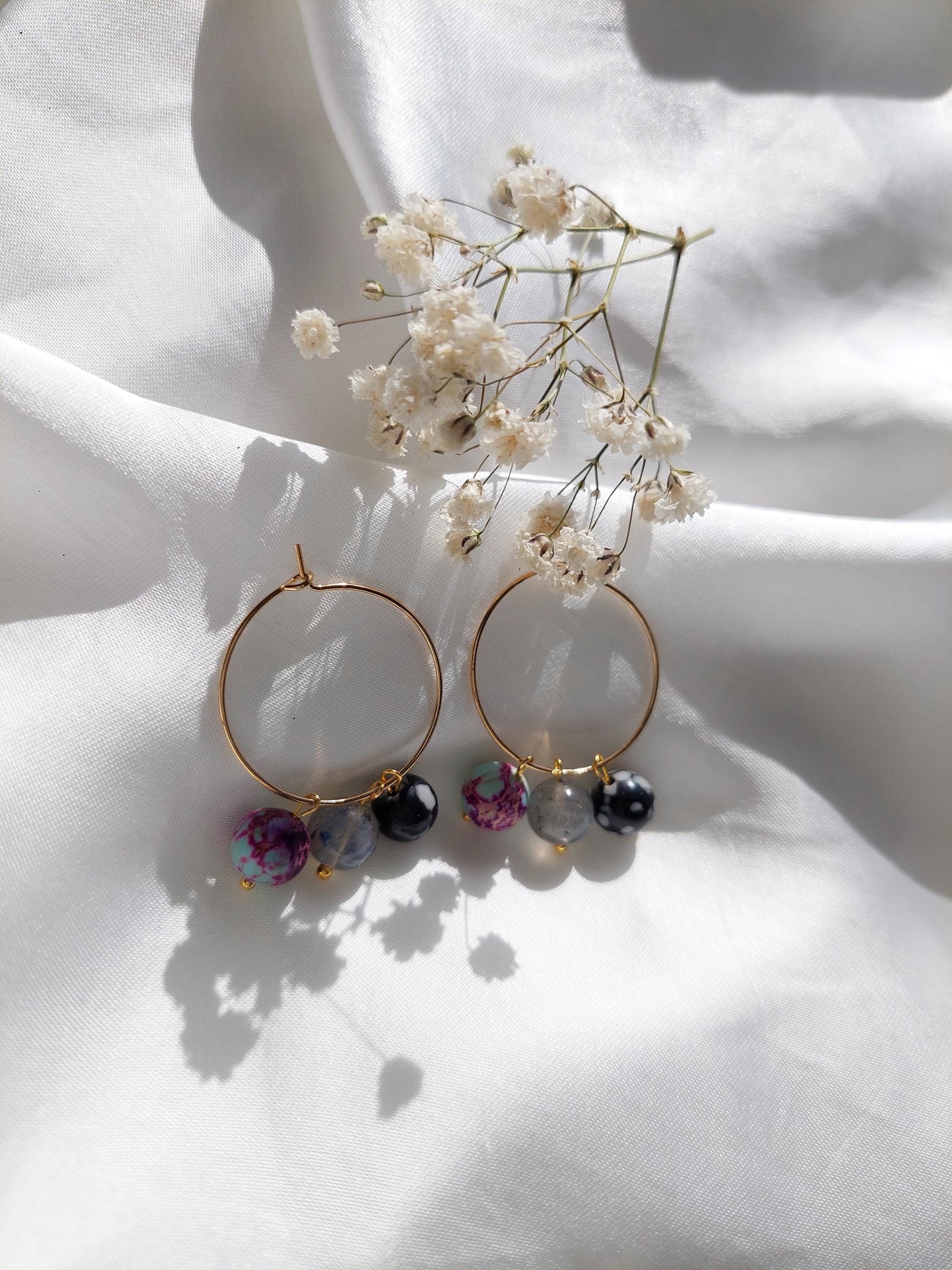 Bunte Blumen Ohrringe Gold | Verspielte Statement Earrings | Edelstahl Vergoldet | Sommer Schmuck | Farbige Perlen Ohrringe | Boho Style