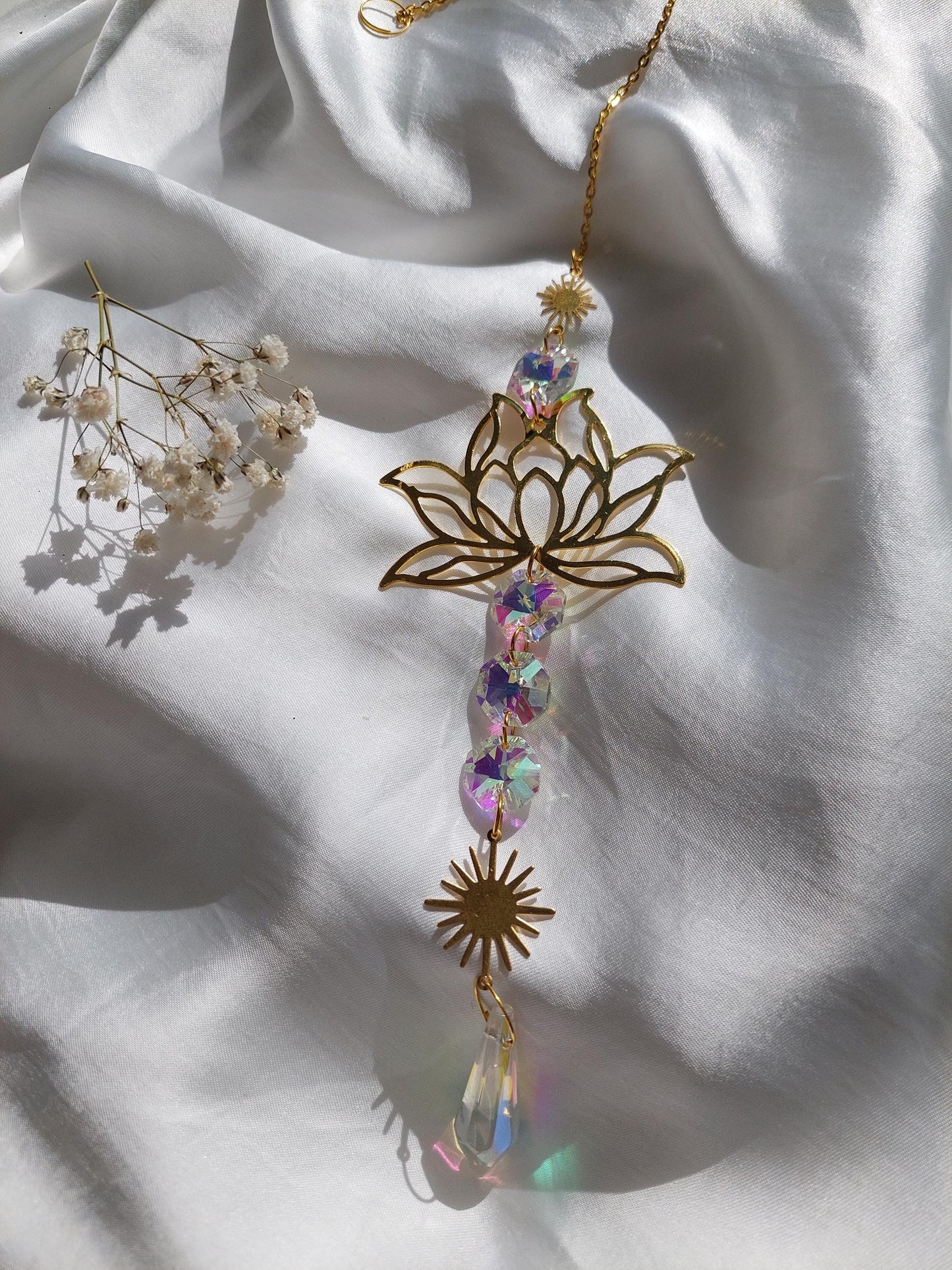 Lotus Suncatcher Gold oder Silber – Kristall Lichtfänger mit Regenbogen Effekt – Spirituelle Fenster Deko, Sonnenfänger für positive Energie