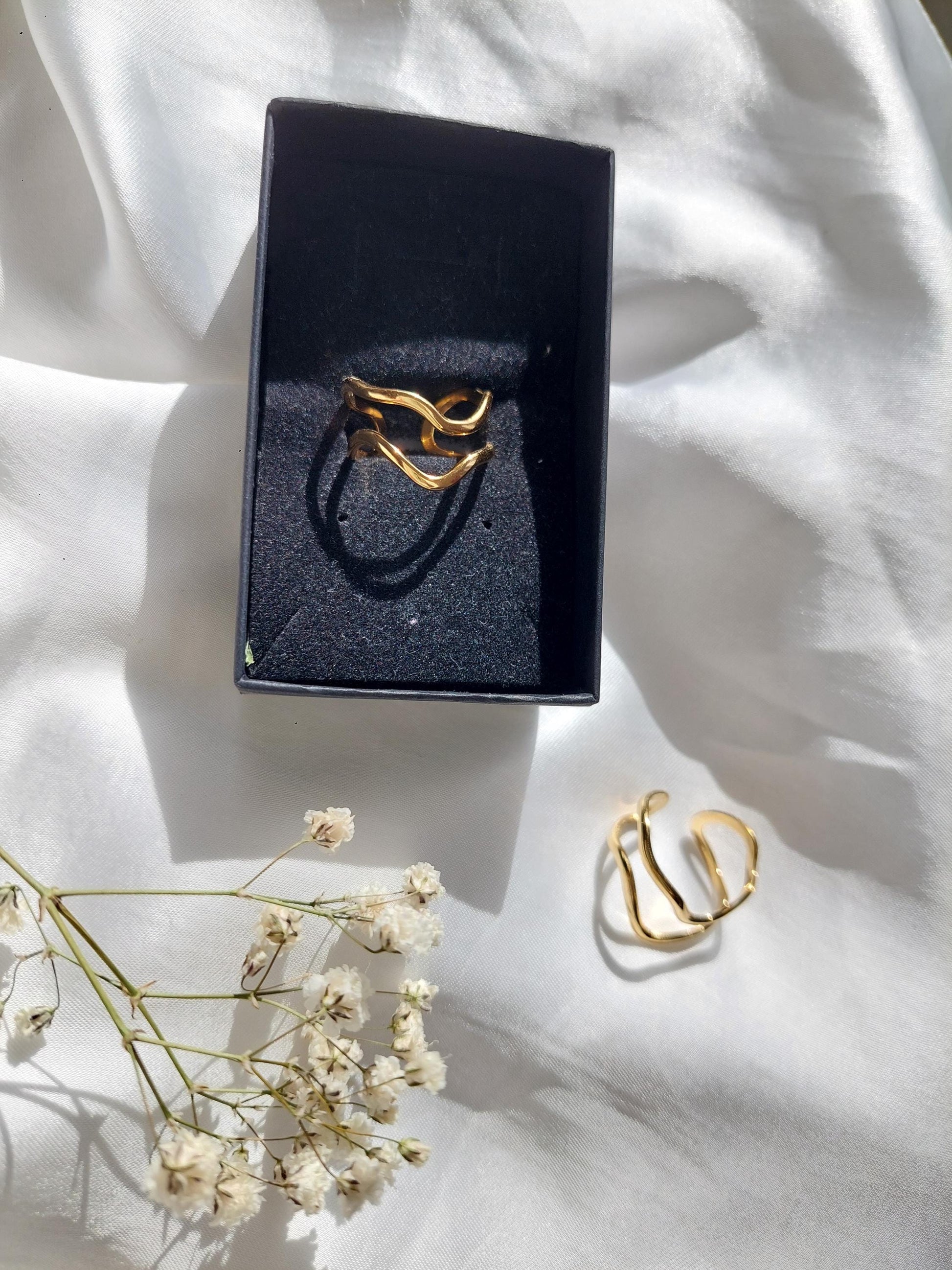 Goldene Wellenringe Set | Edelstahl Vergoldet | Minimalistische Ringe | Organische Form | Stapelringe | Boho Schmuck | Elegant | For Her