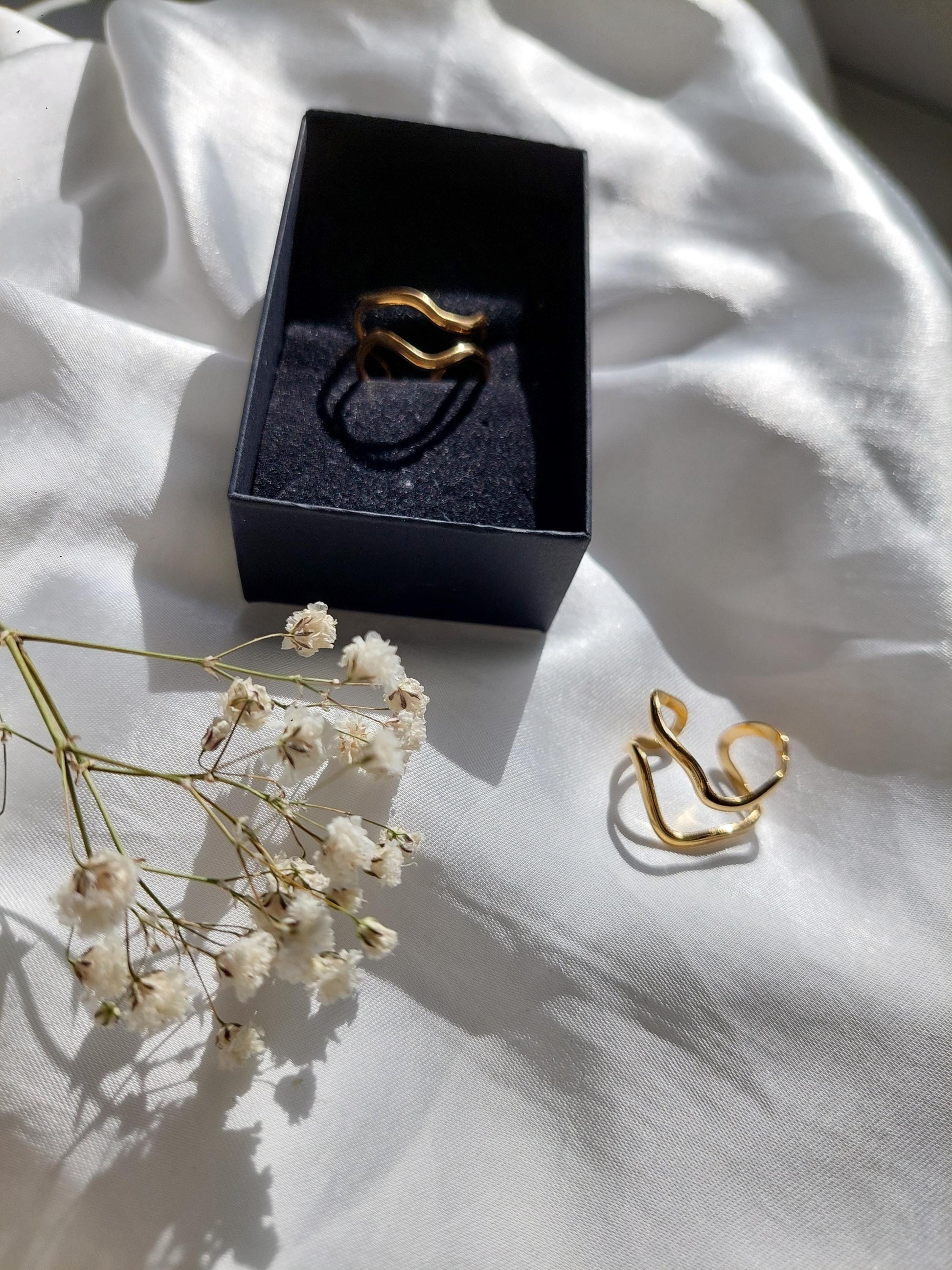Goldene Wellenringe Set | Edelstahl Vergoldet | Minimalistische Ringe | Organische Form | Stapelringe | Boho Schmuck | Elegant | For Her
