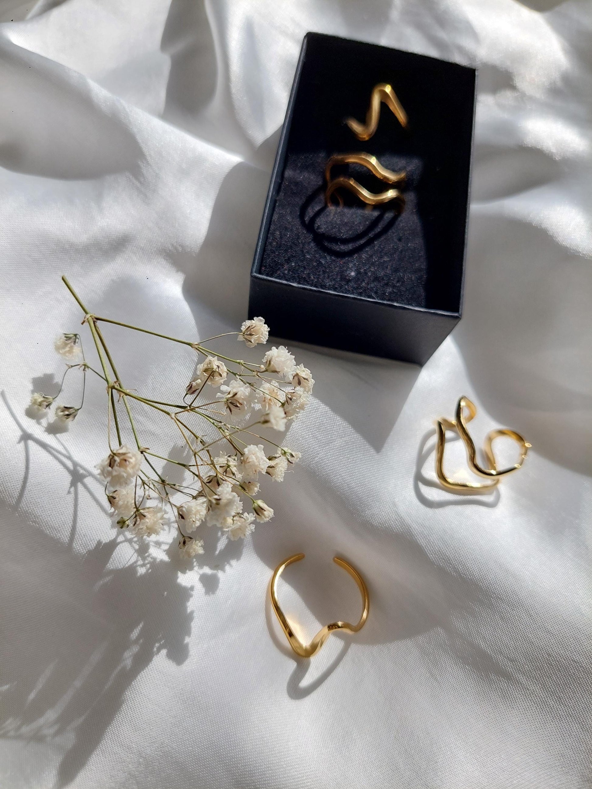 Goldene Wellenringe Set | Edelstahl Vergoldet | Minimalistische Ringe | Organische Form | Stapelringe | Boho Schmuck | Elegant | For Her