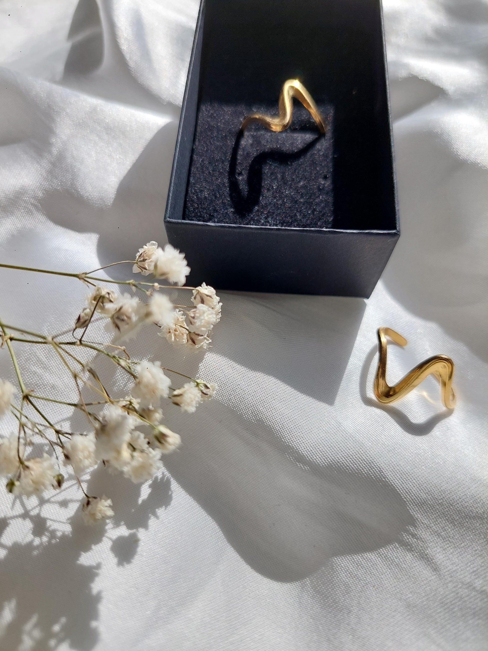 Goldene Wellenringe Set | Edelstahl Vergoldet | Minimalistische Ringe | Organische Form | Stapelringe | Boho Schmuck | Elegant | For Her