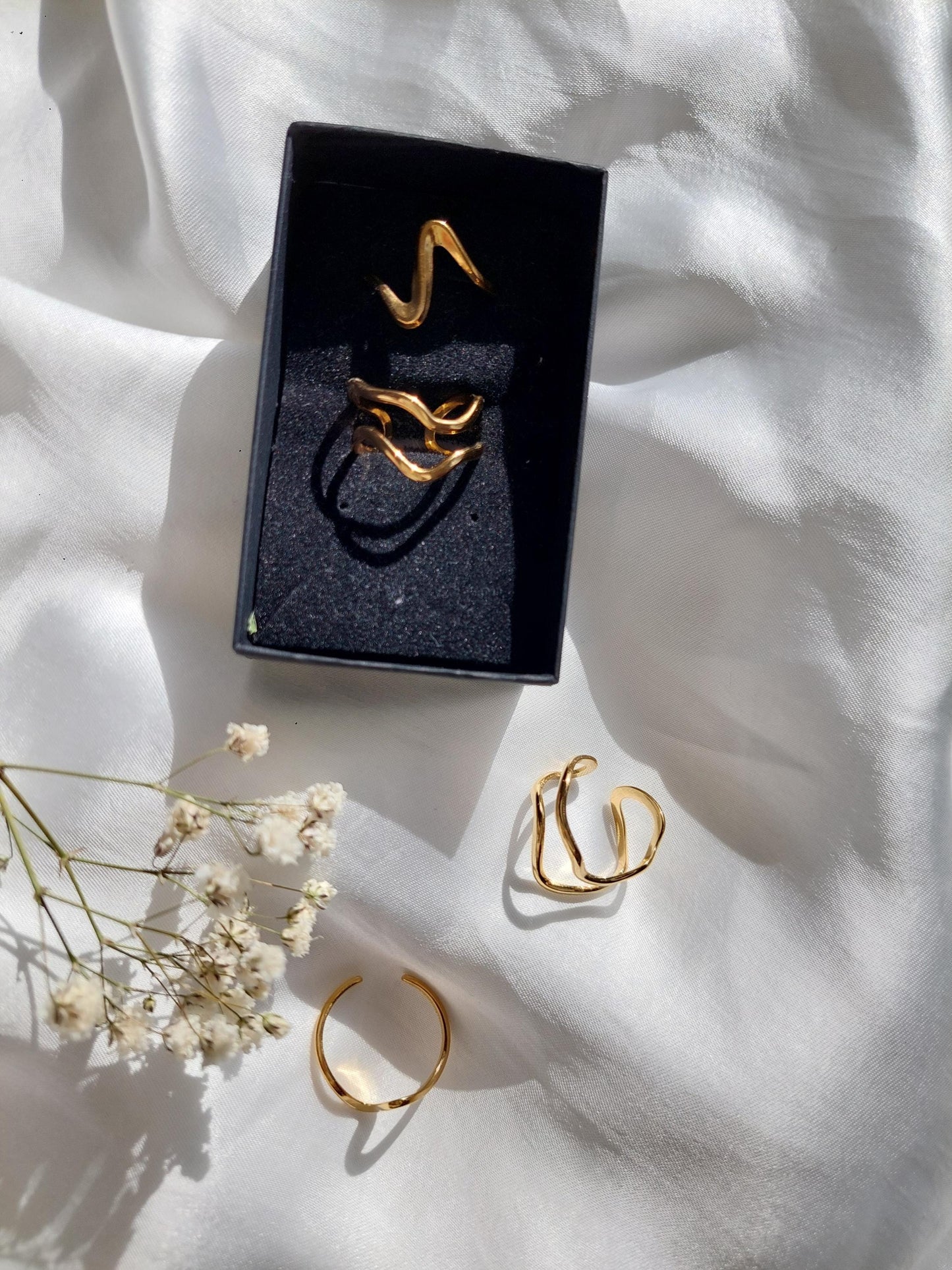 Goldene Wellenringe Set | Edelstahl Vergoldet | Minimalistische Ringe | Organische Form | Stapelringe | Boho Schmuck | Elegant | For Her